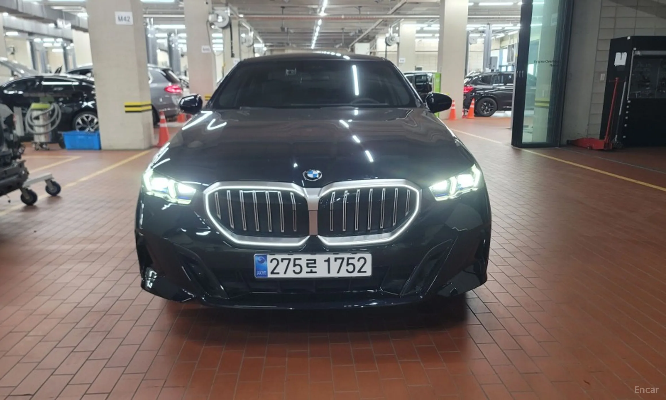 BMW 5 Series (G60) превью 3