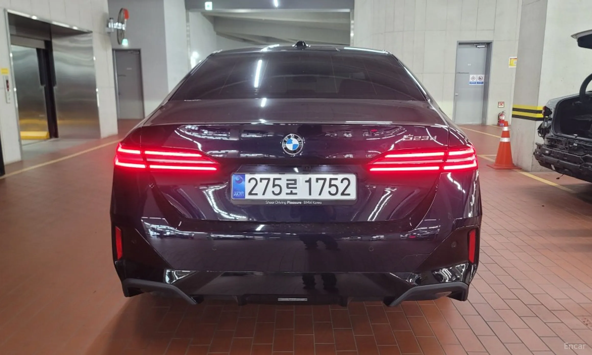 BMW 5 Series (G60) превью 4