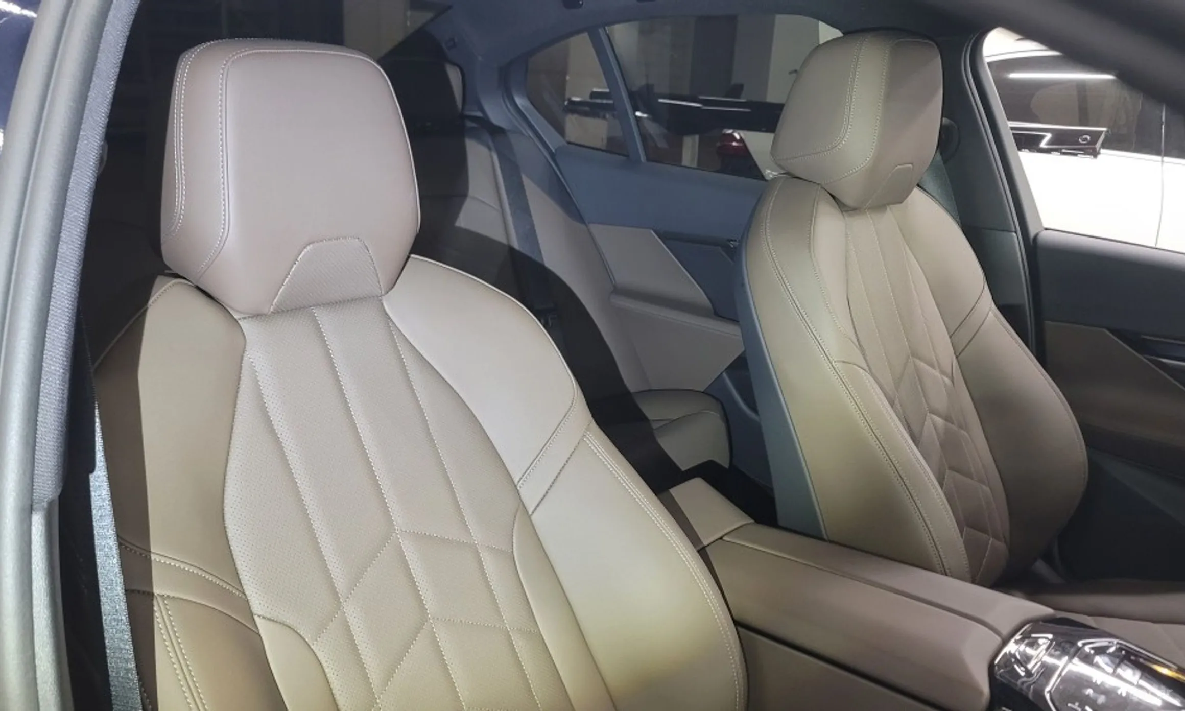 BMW 5 Series (G60) превью 5