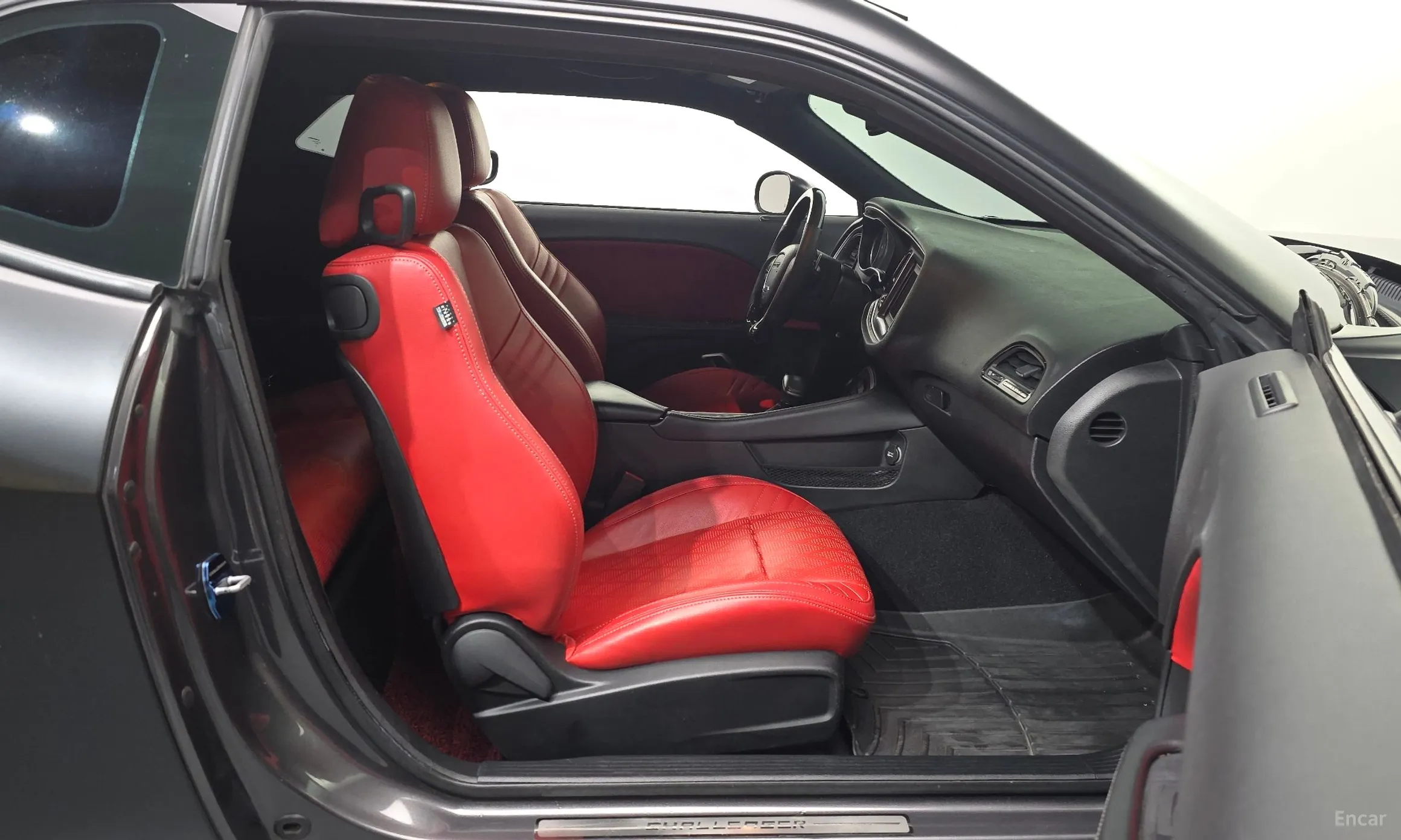 Dodge Challenger превью 11