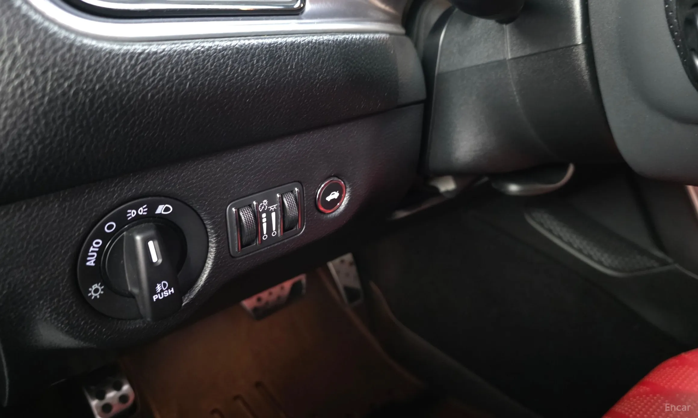 Dodge Challenger превью 13