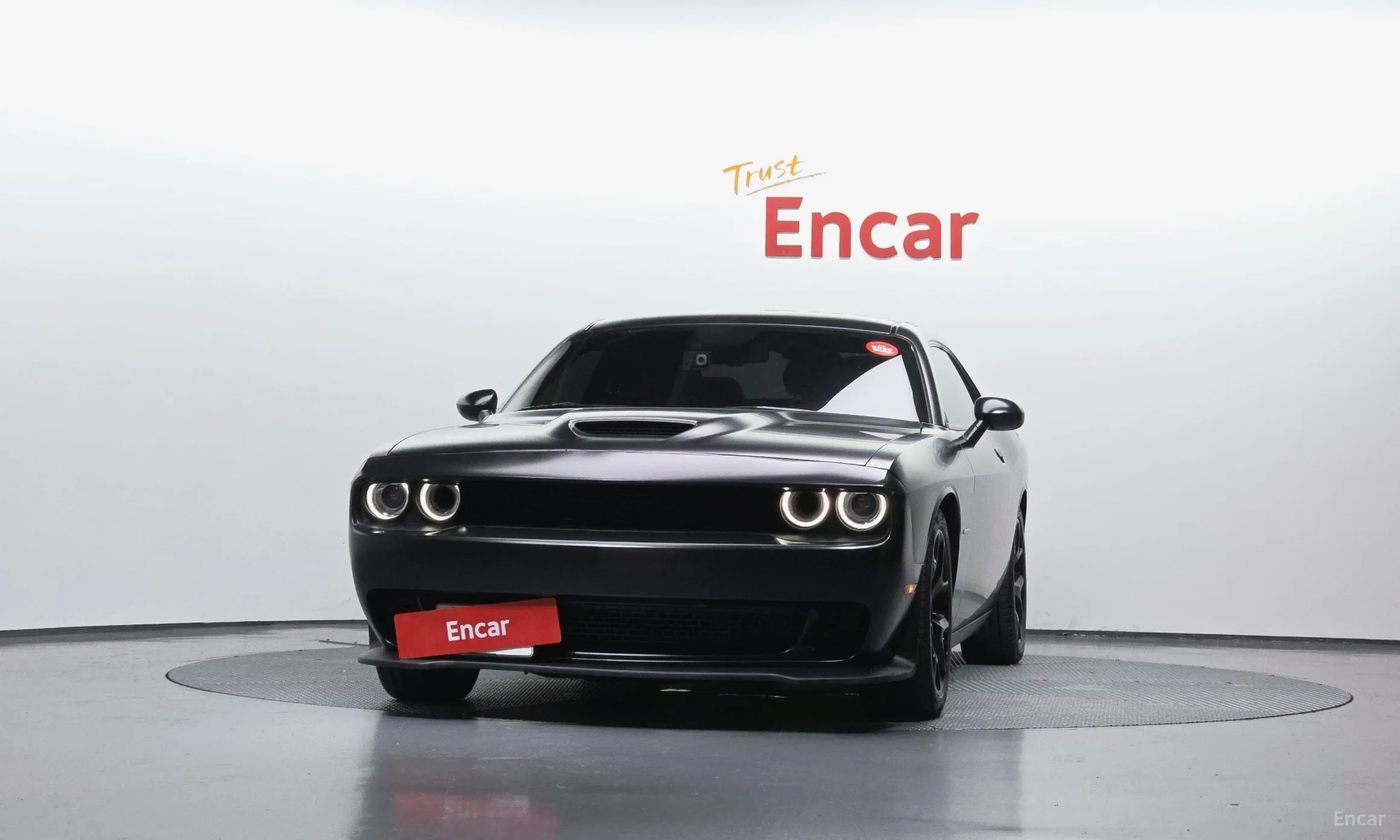 Dodge Challenger превью 3