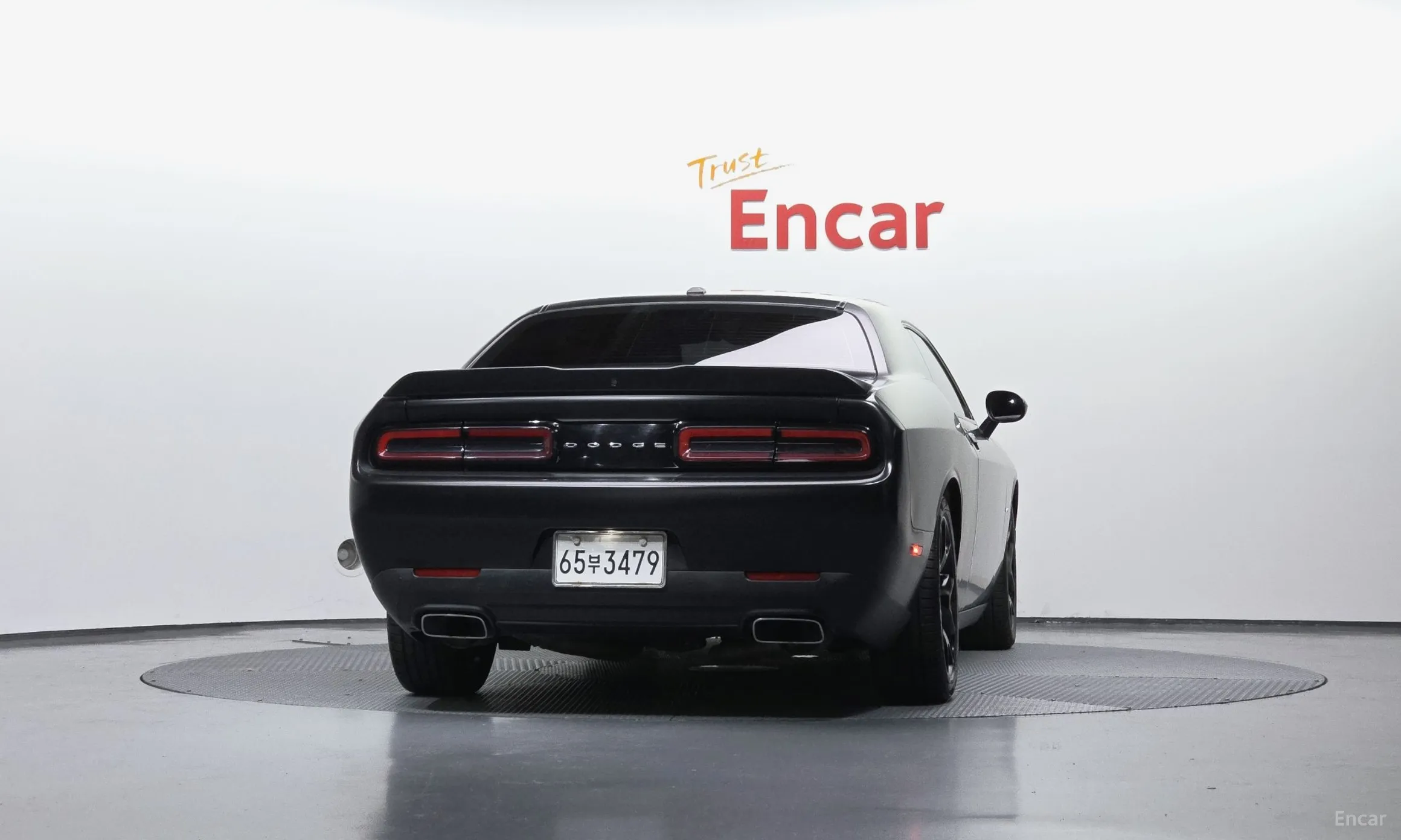 Dodge Challenger превью 4