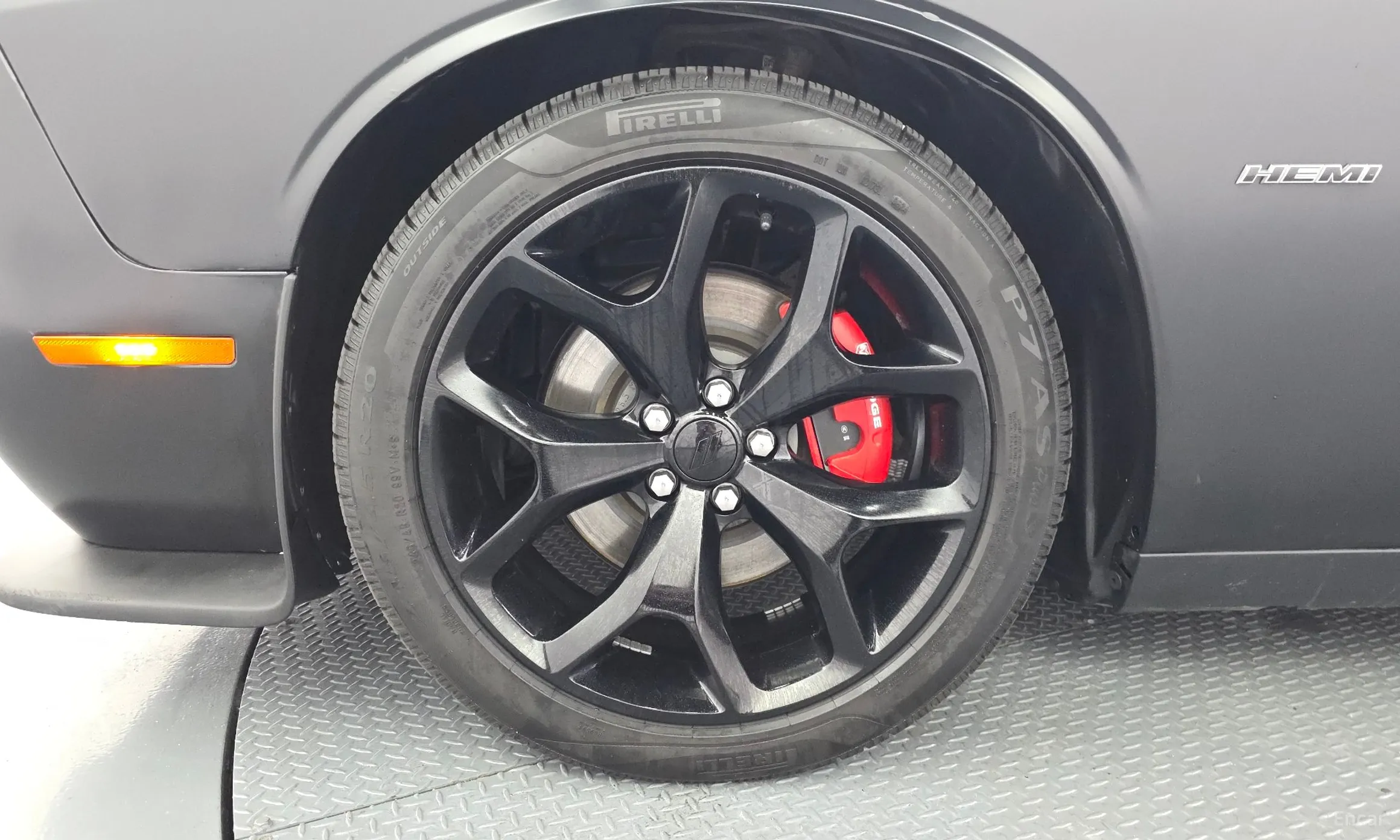 Dodge Challenger превью 5