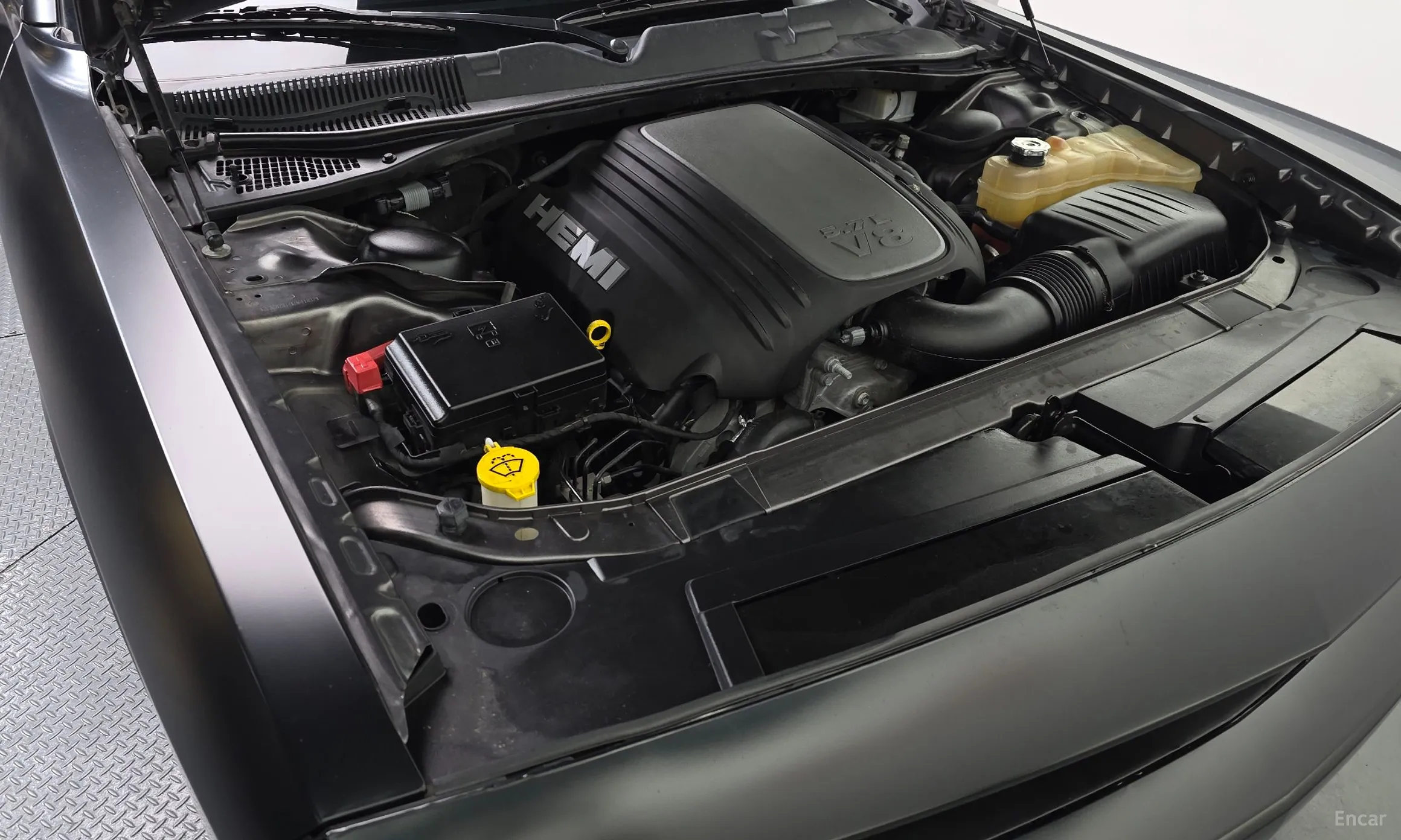 Dodge Challenger превью 6