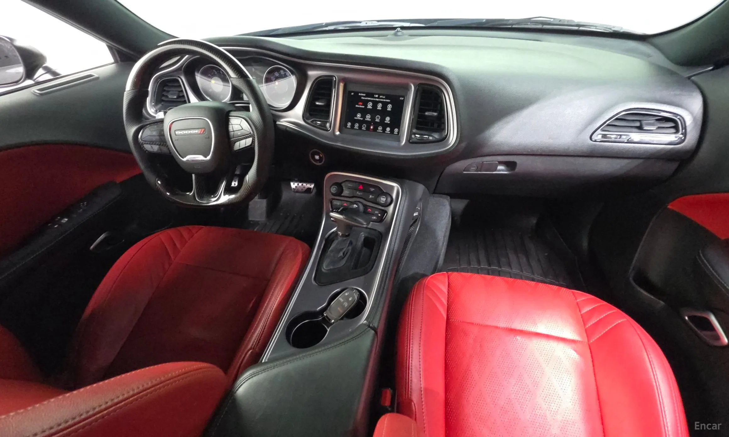 Dodge Challenger превью 7