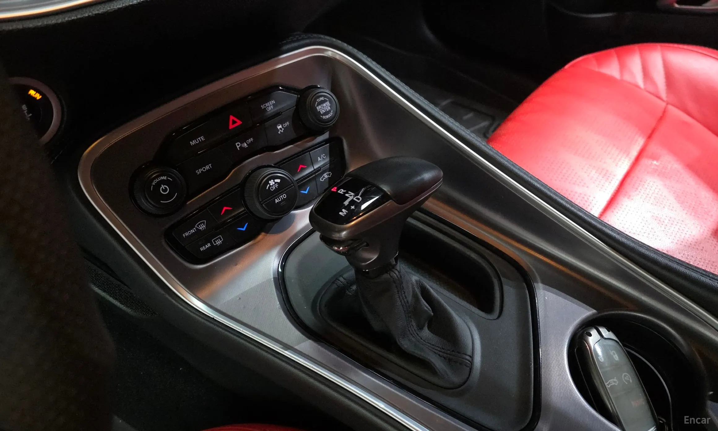 Dodge Challenger превью 9