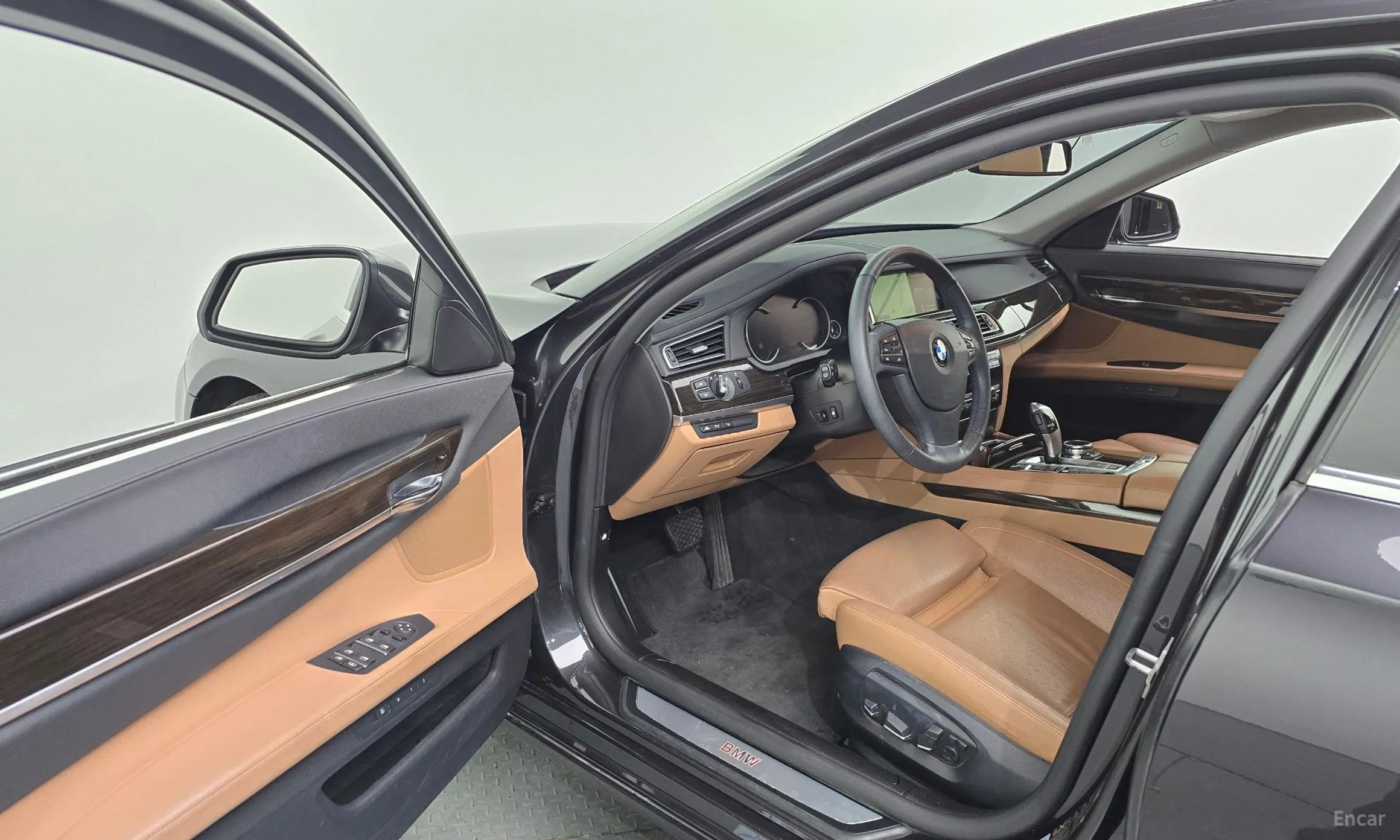 BMW 7 Series (F01) превью 10
