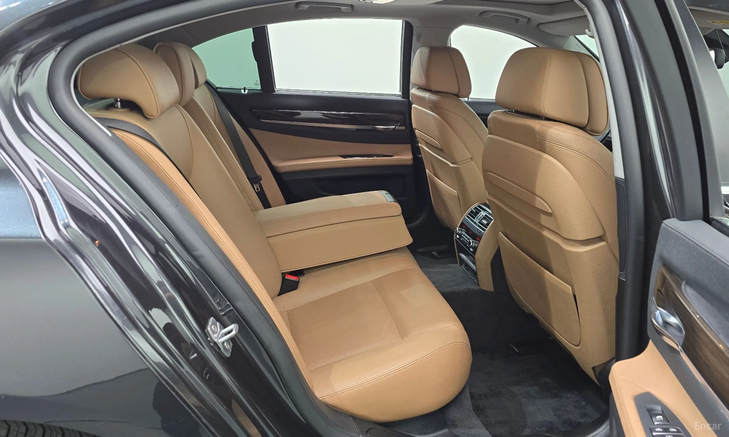 BMW 7 Series (F01) превью 11