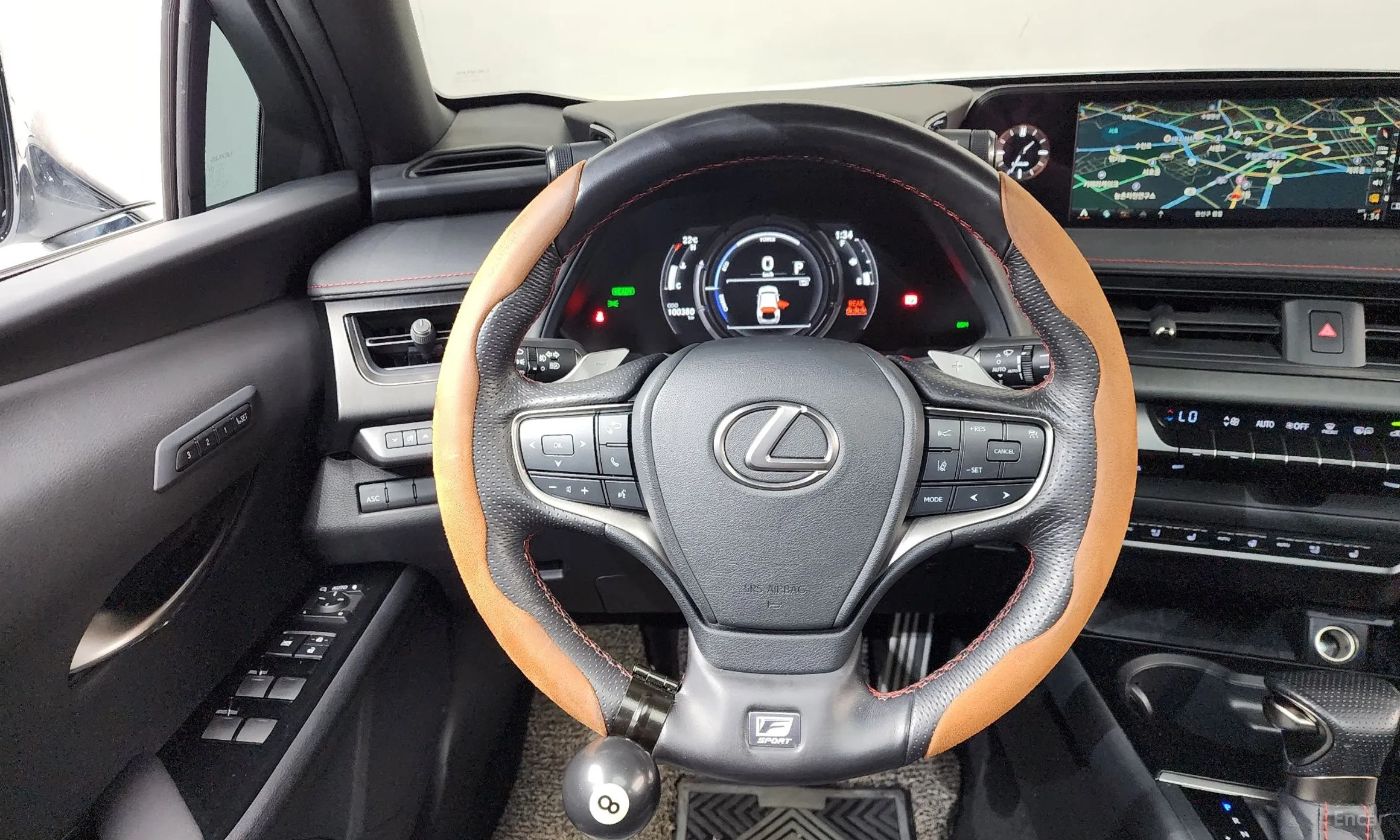 Lexus UX250h превью 14