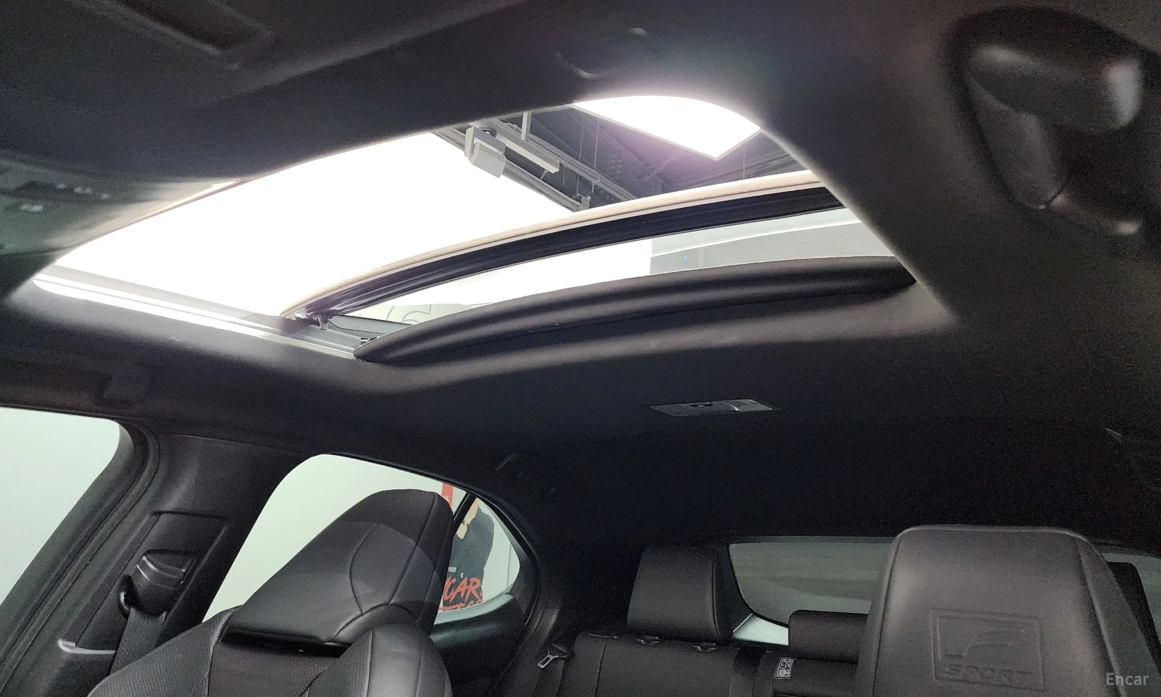 Lexus UX250h превью 17
