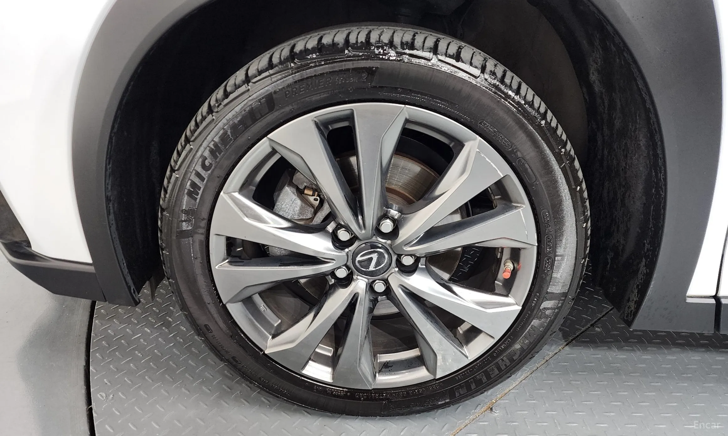 Lexus UX250h превью 5