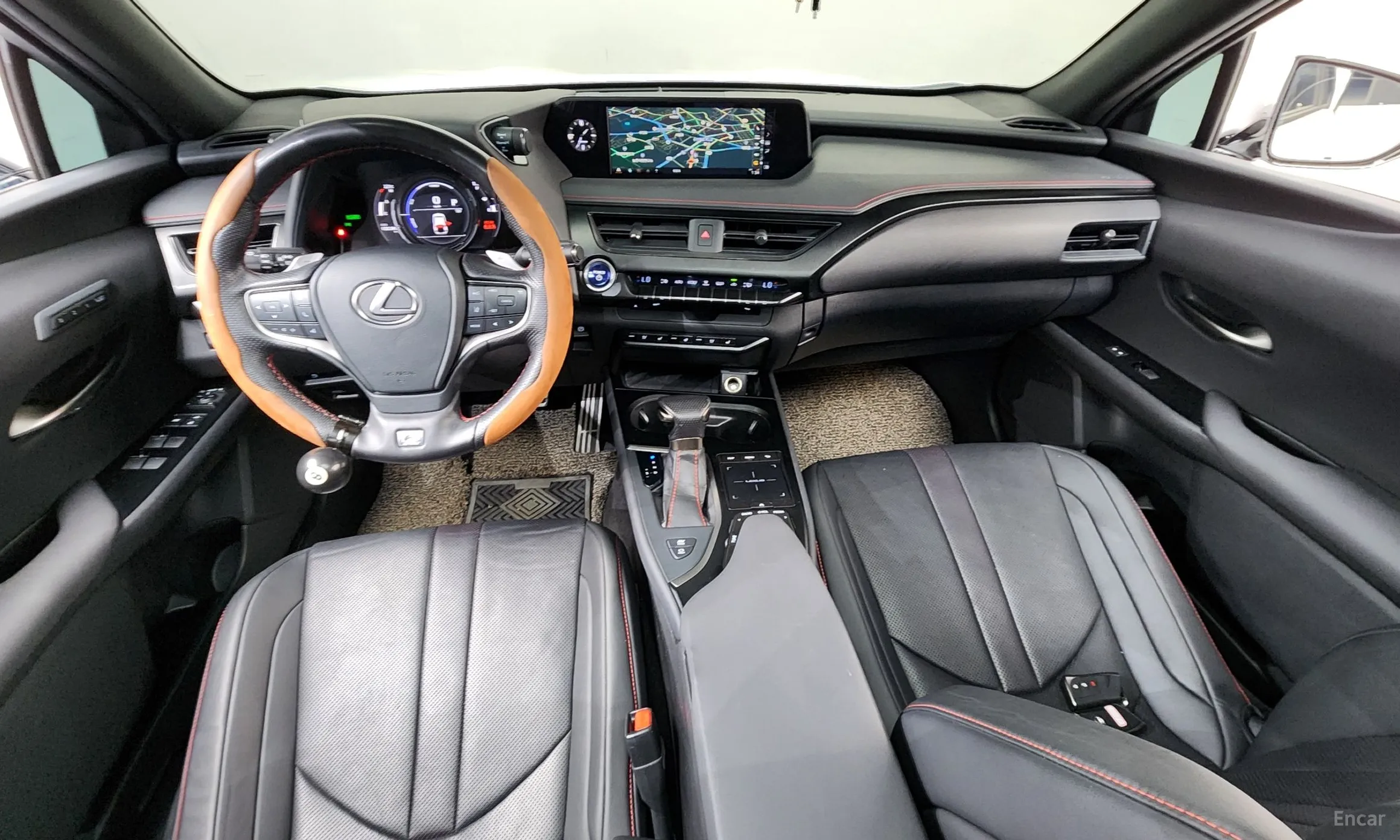 Lexus UX250h превью 7