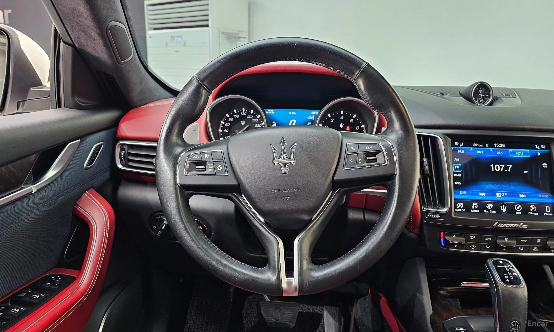 Maserati Levante превью 13