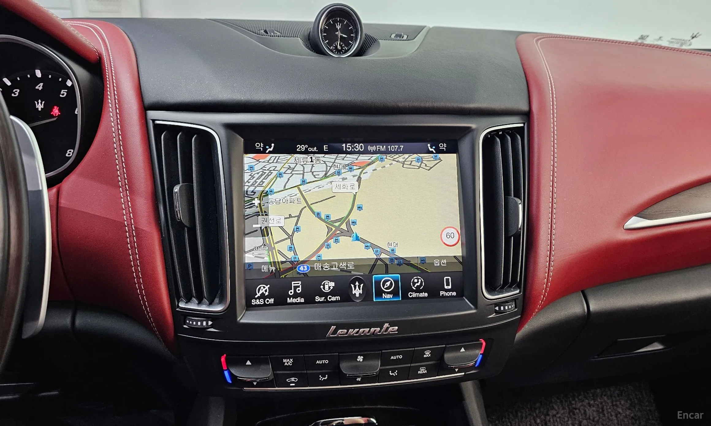 Maserati Levante превью 14