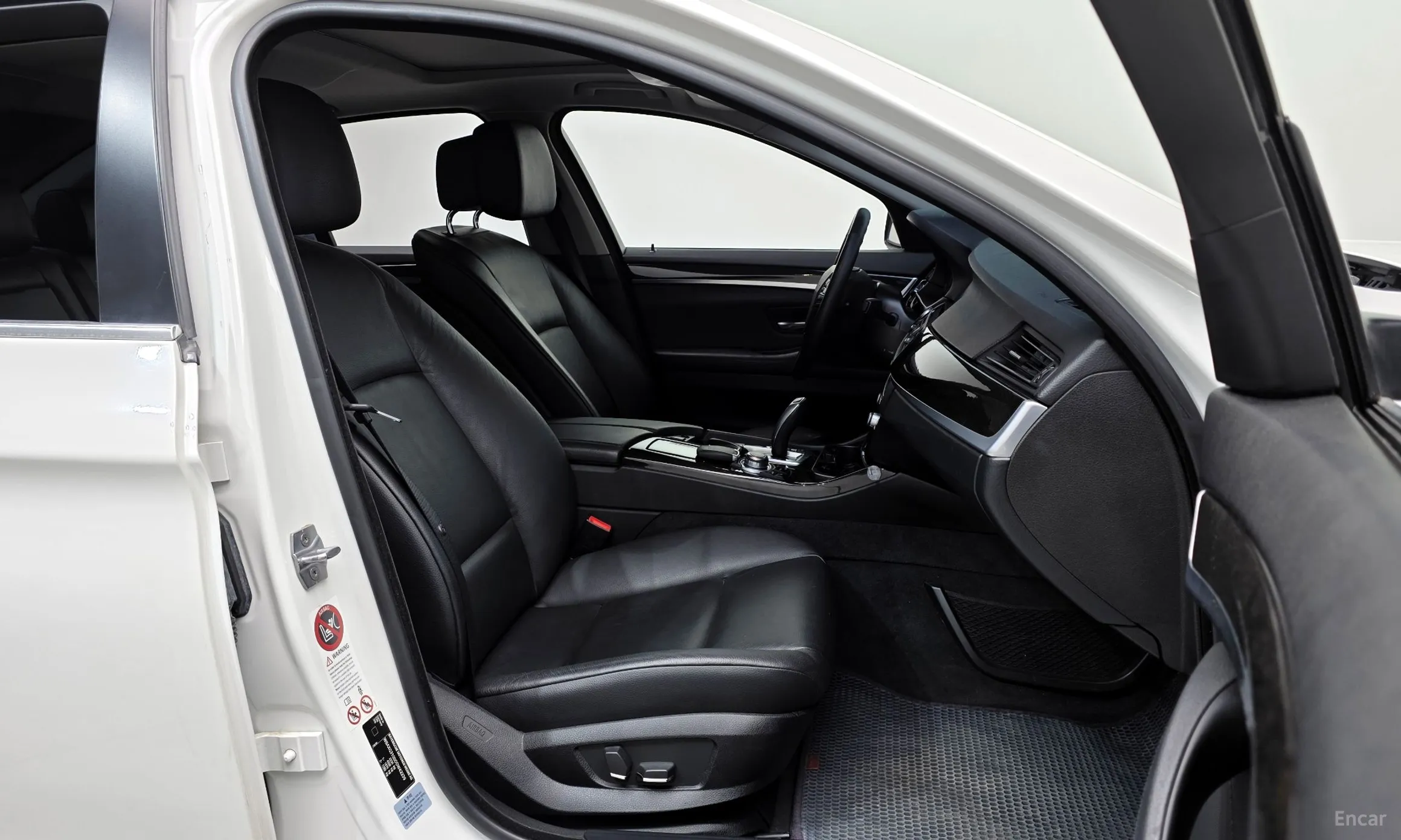 BMW 5 Series (F10) превью 11