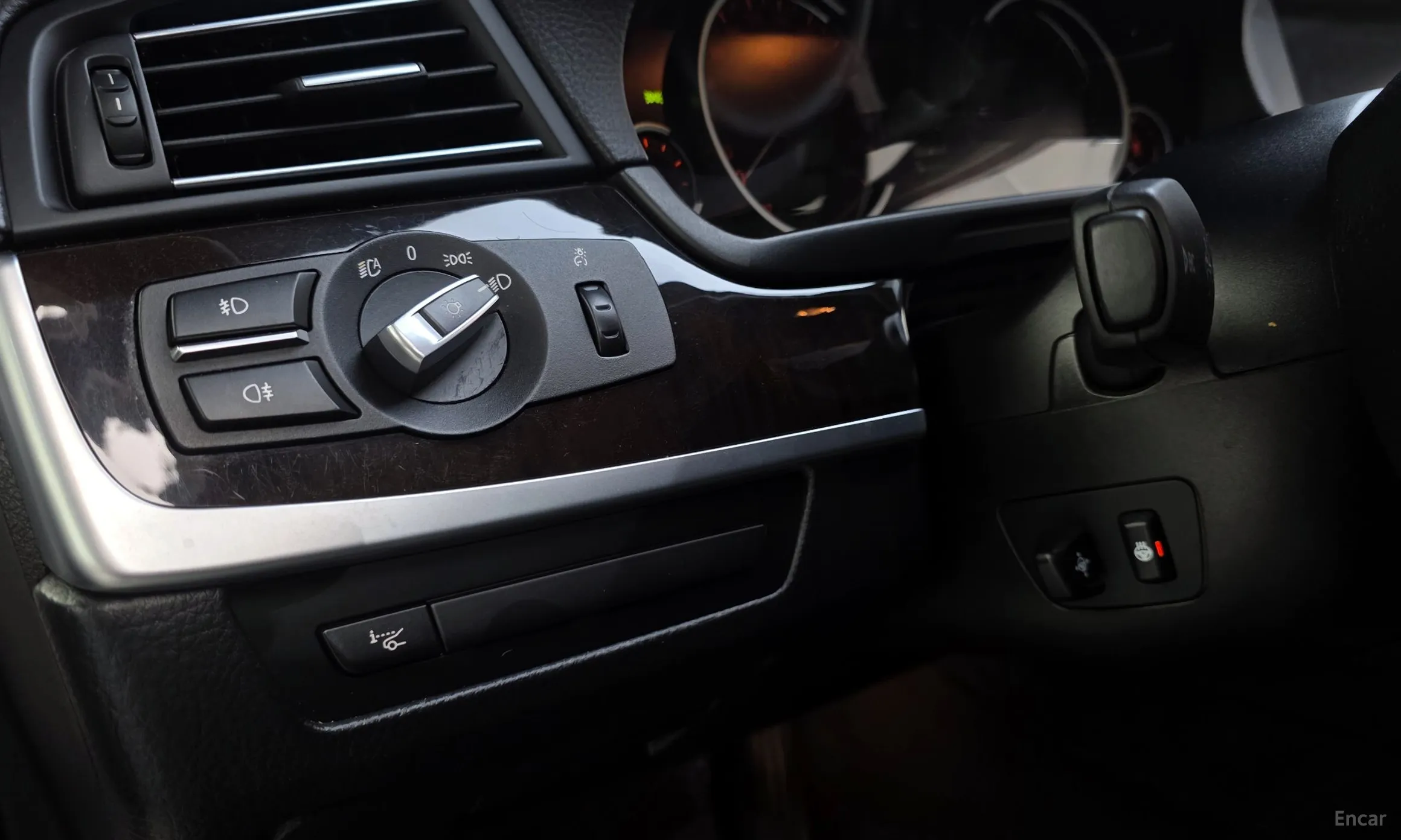 BMW 5 Series (F10) превью 19