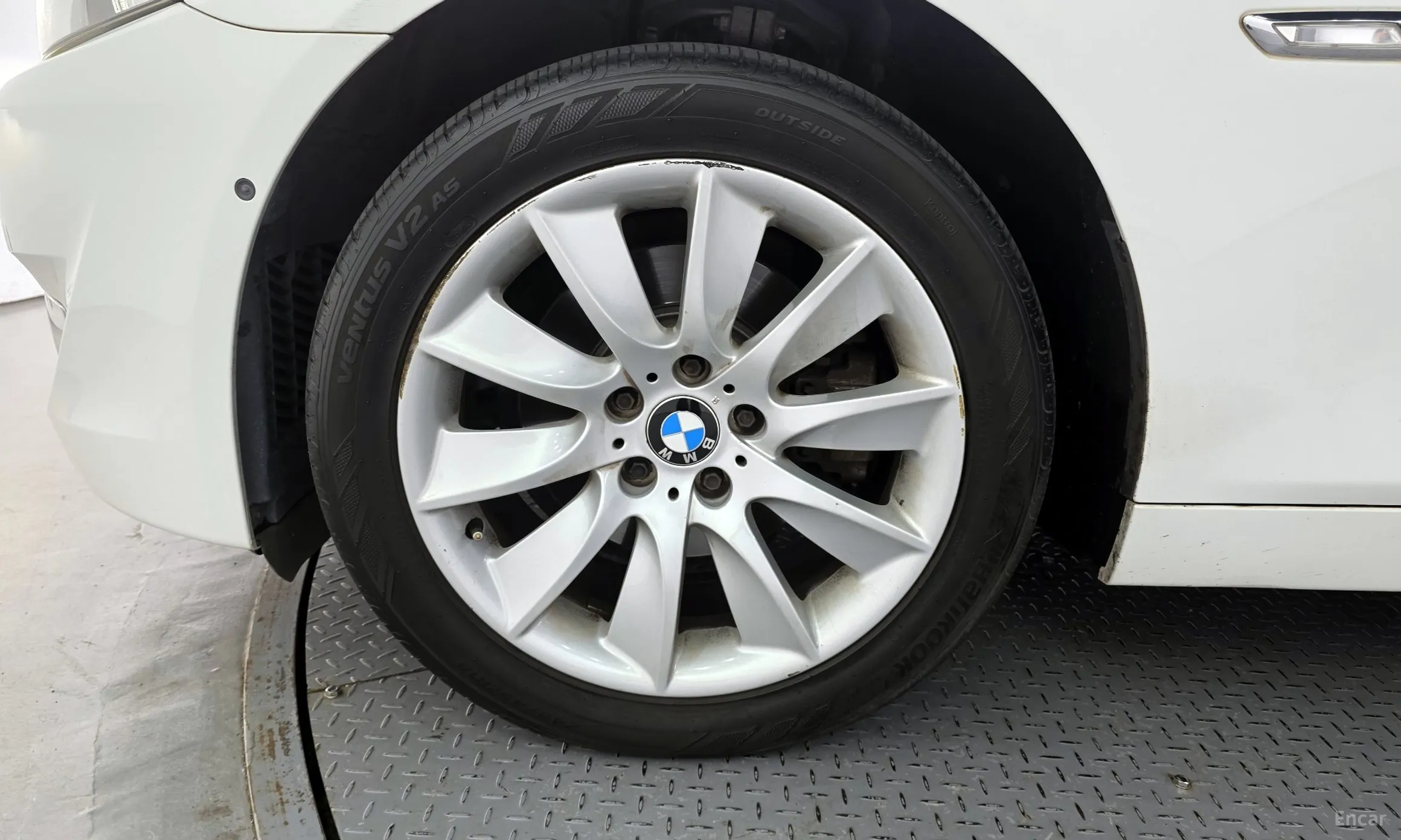BMW 5 Series (F10) превью 5