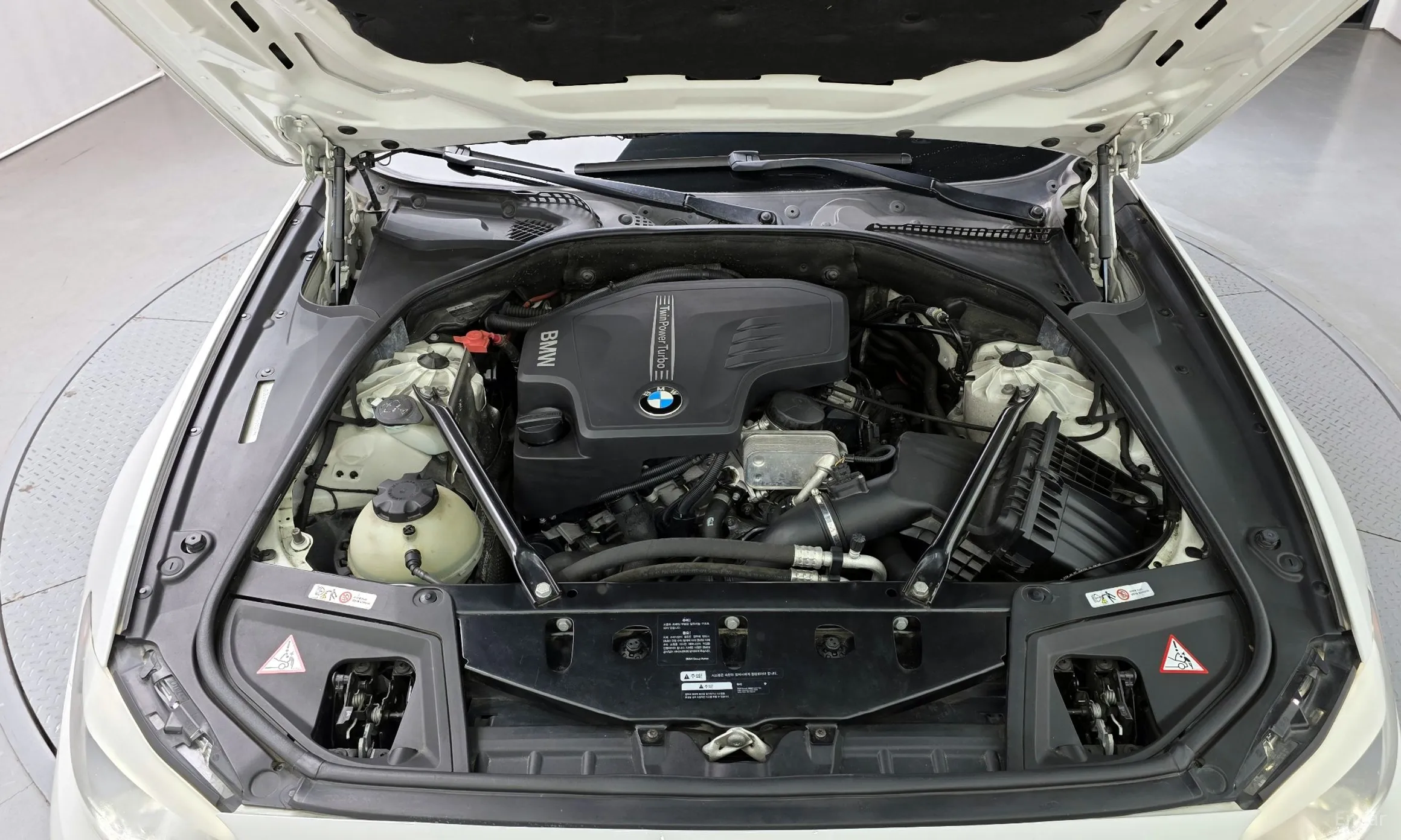 BMW 5 Series (F10) превью 6