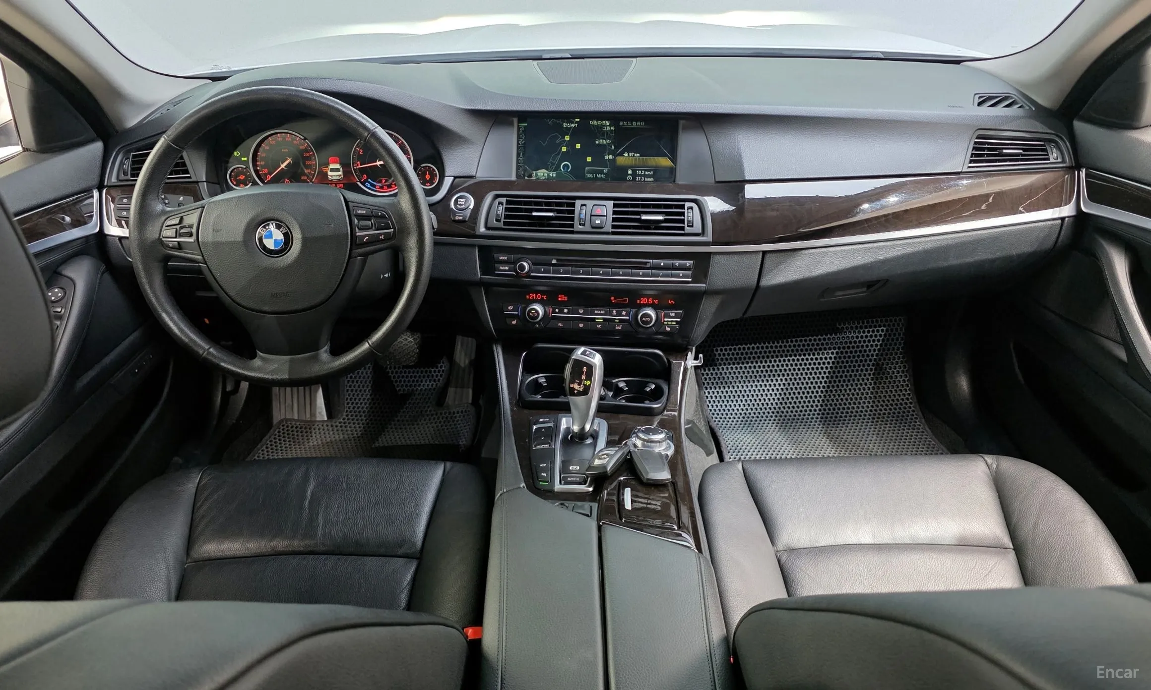 BMW 5 Series (F10) превью 7