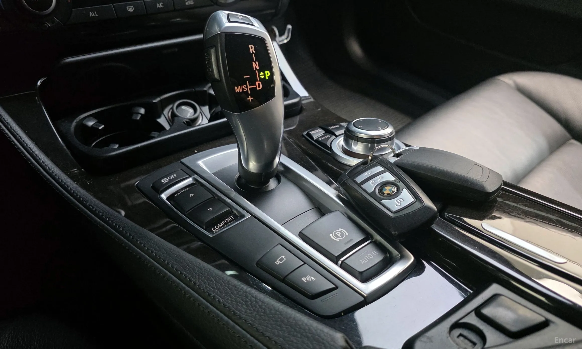 BMW 5 Series (F10) превью 9