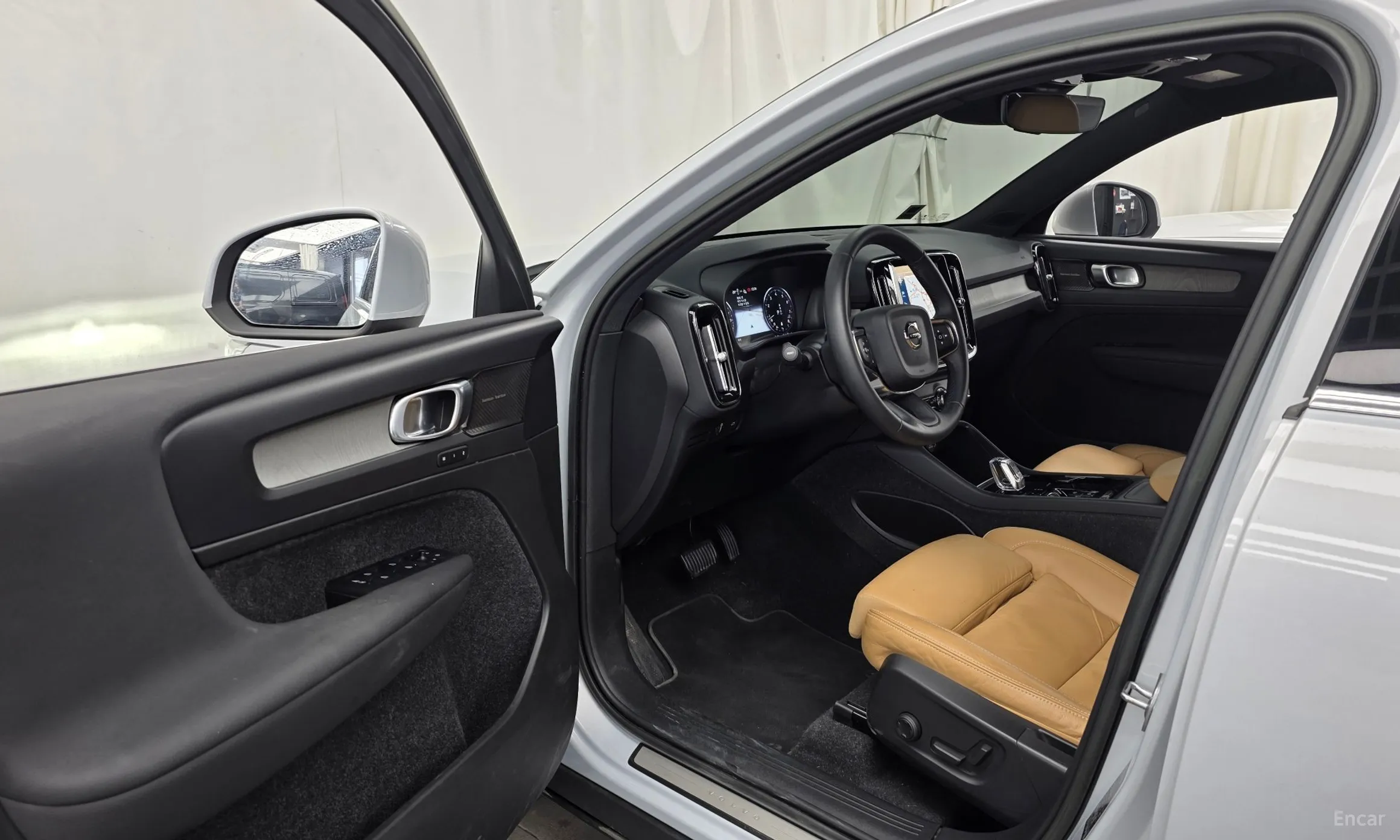 Volvo XC40 превью 10