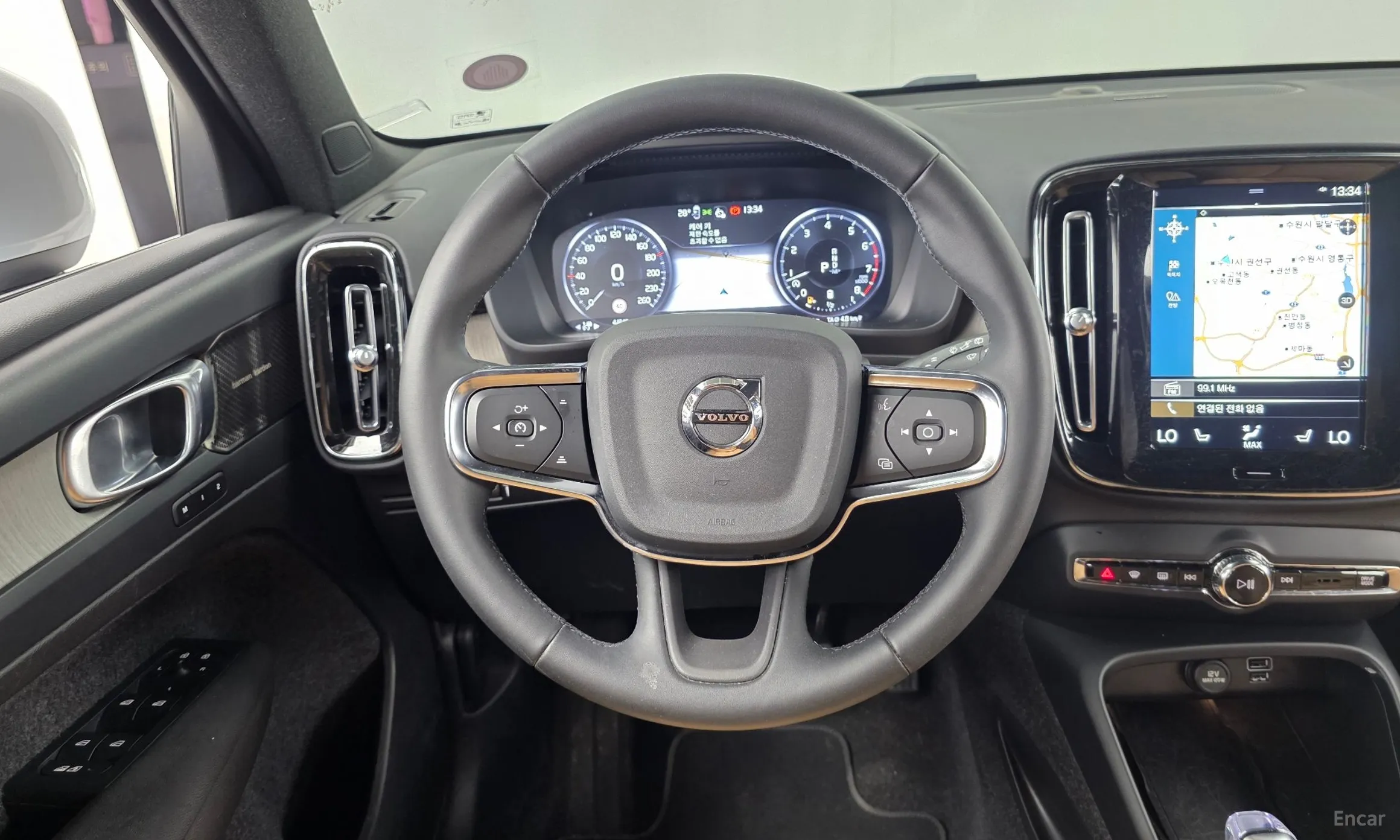 Volvo XC40 превью 13