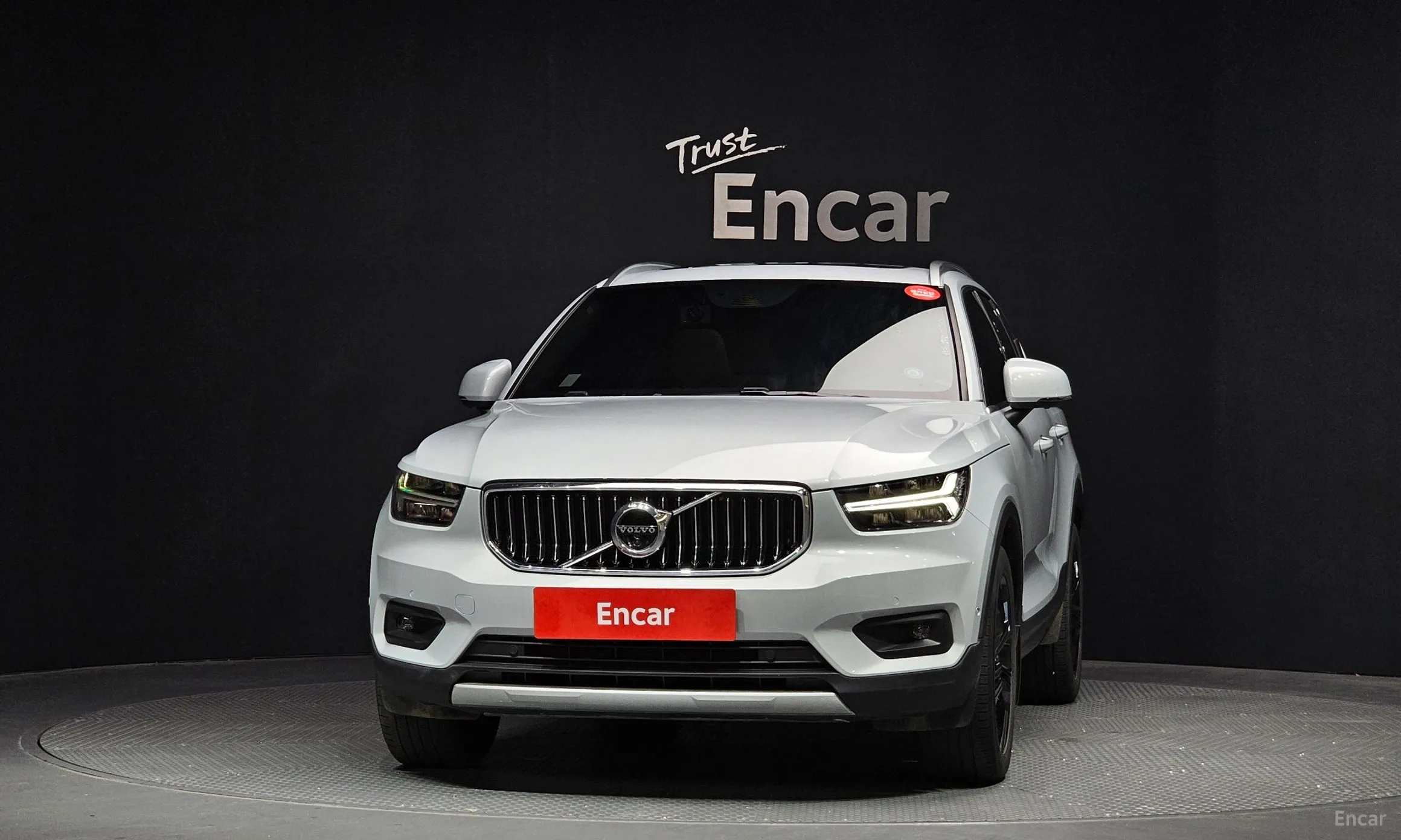 Volvo XC40 превью 3