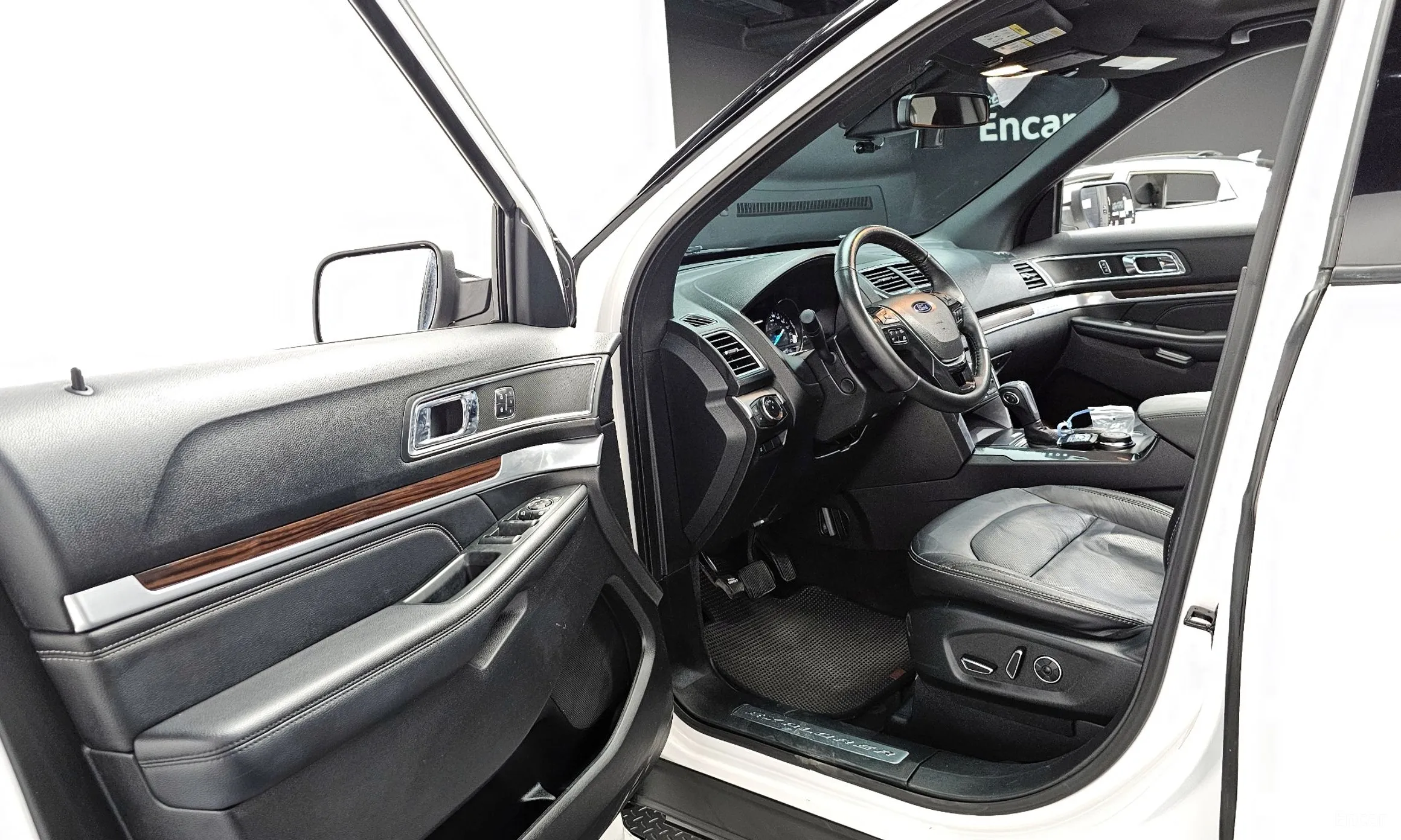 Ford Explorer превью 10