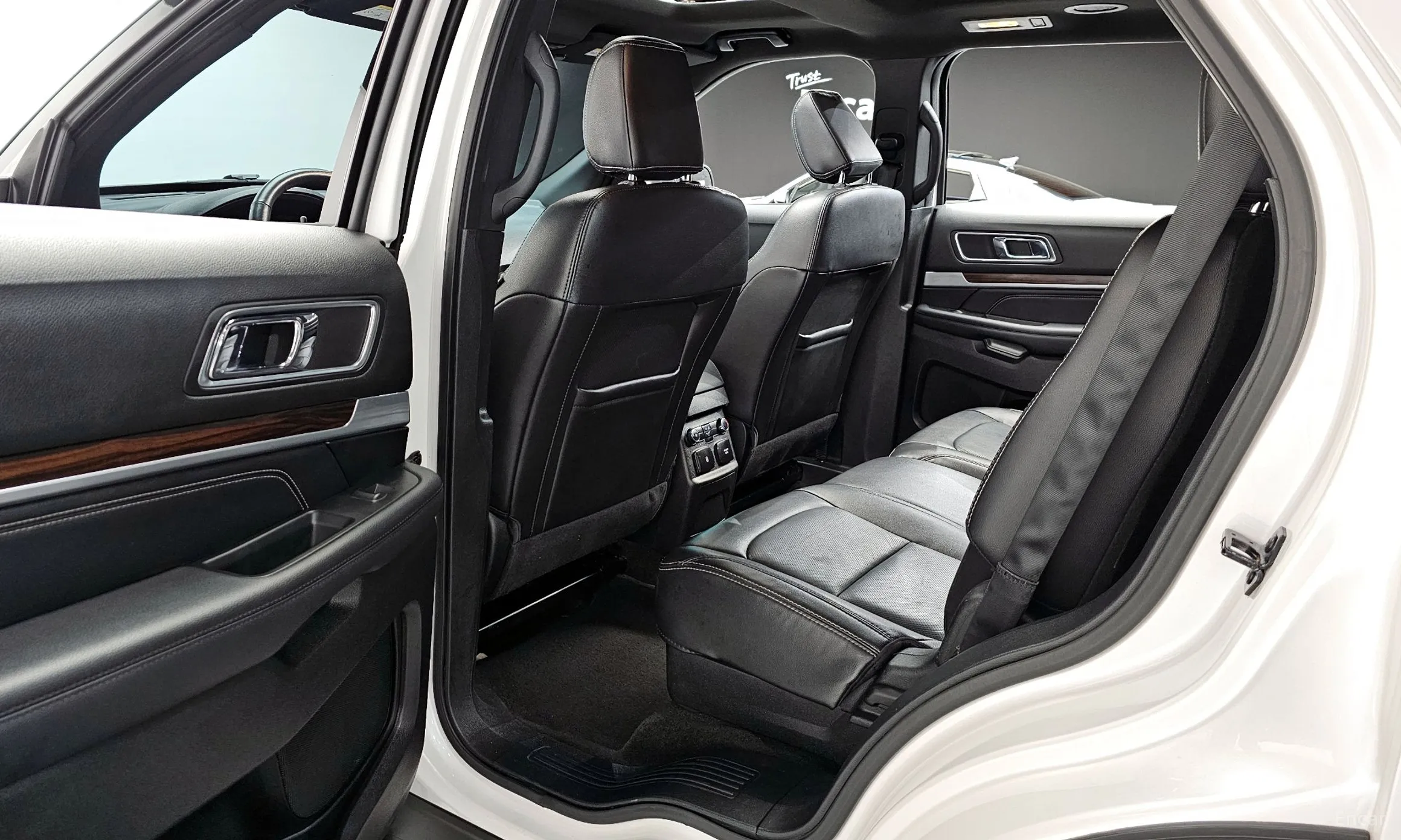 Ford Explorer превью 11