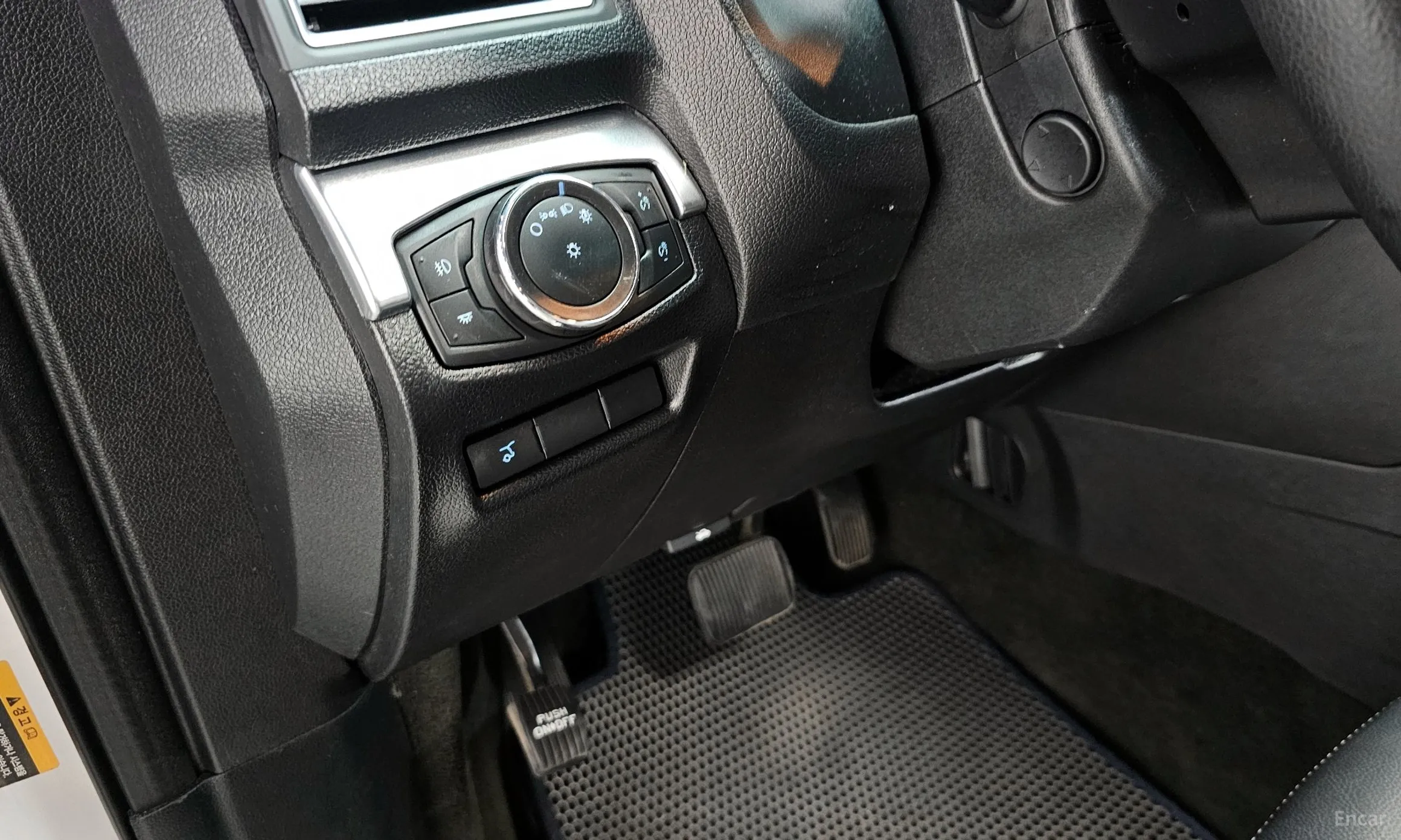 Ford Explorer превью 17