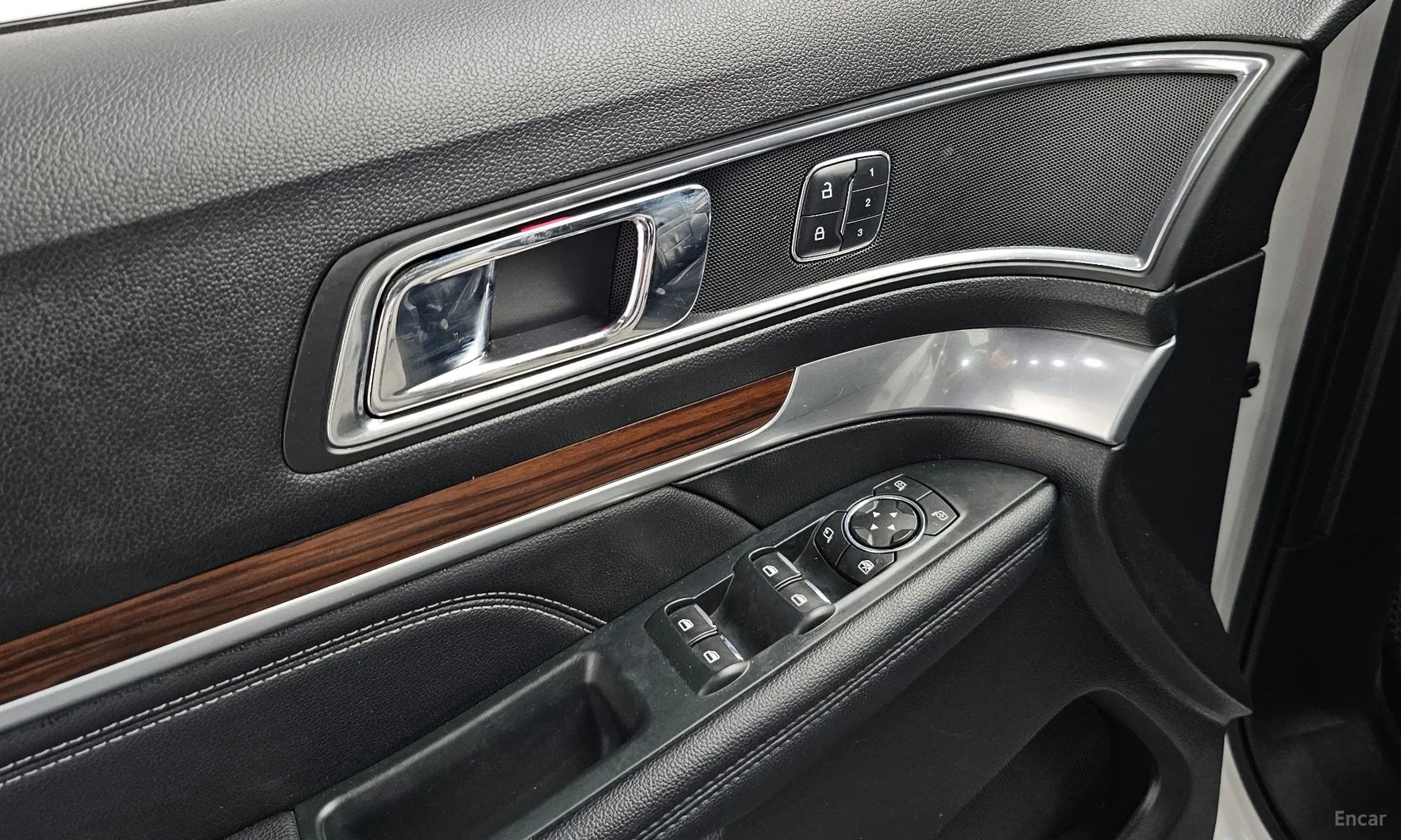 Ford Explorer превью 18
