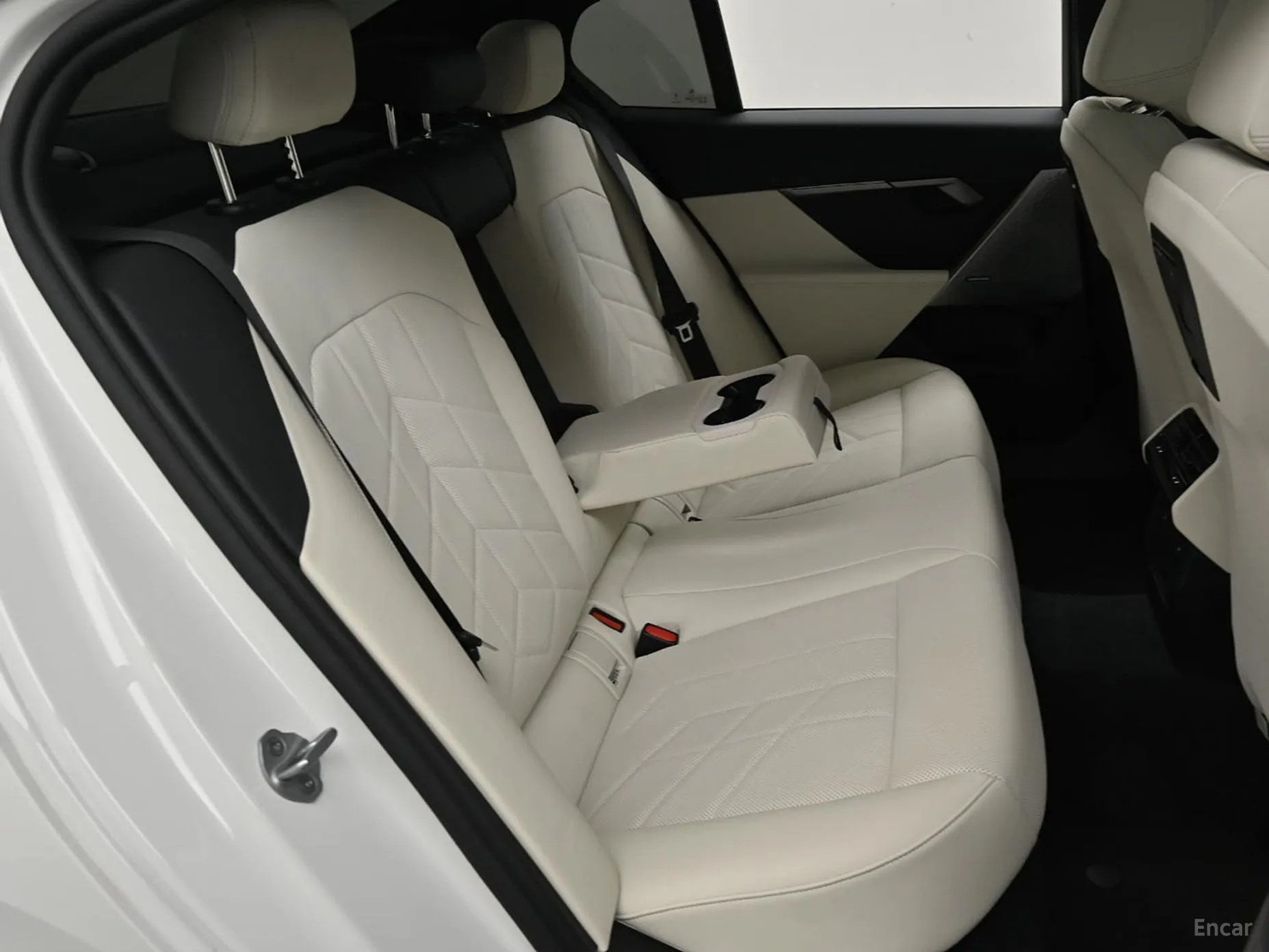 BMW 5 Series (G60) превью 12