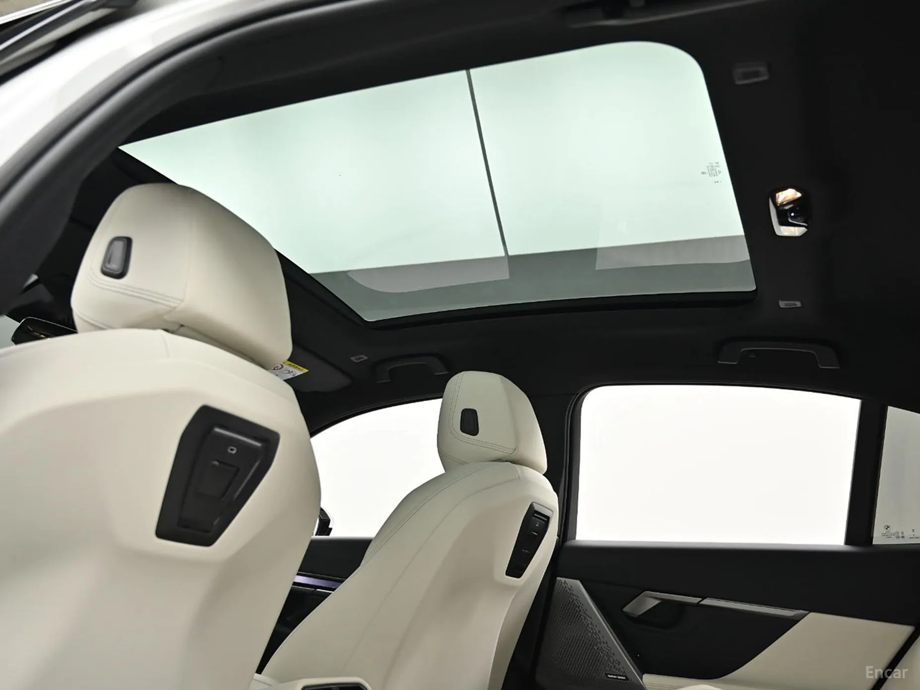 BMW 5 Series (G60) превью 19