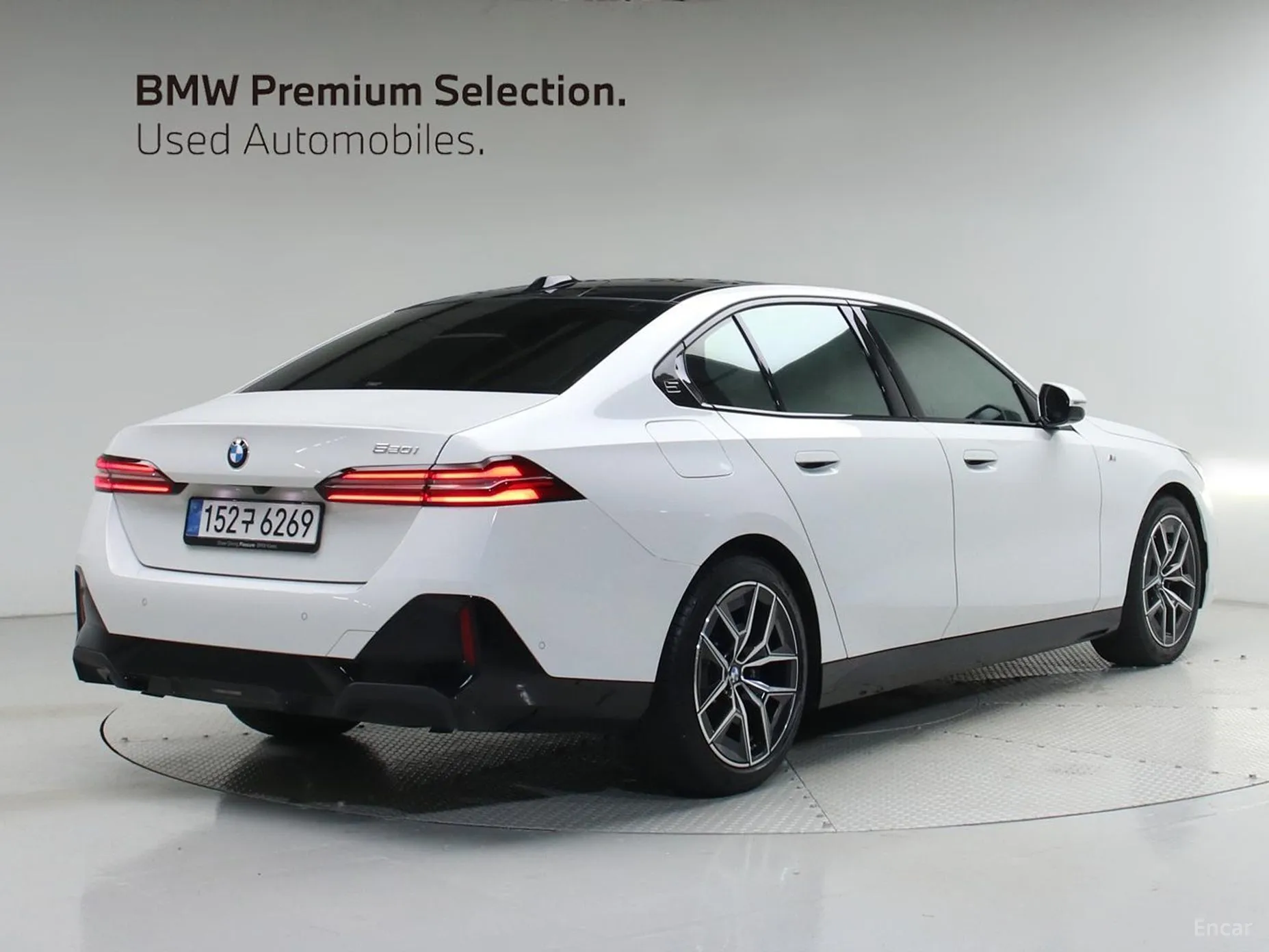 BMW 5 Series (G60) превью 4