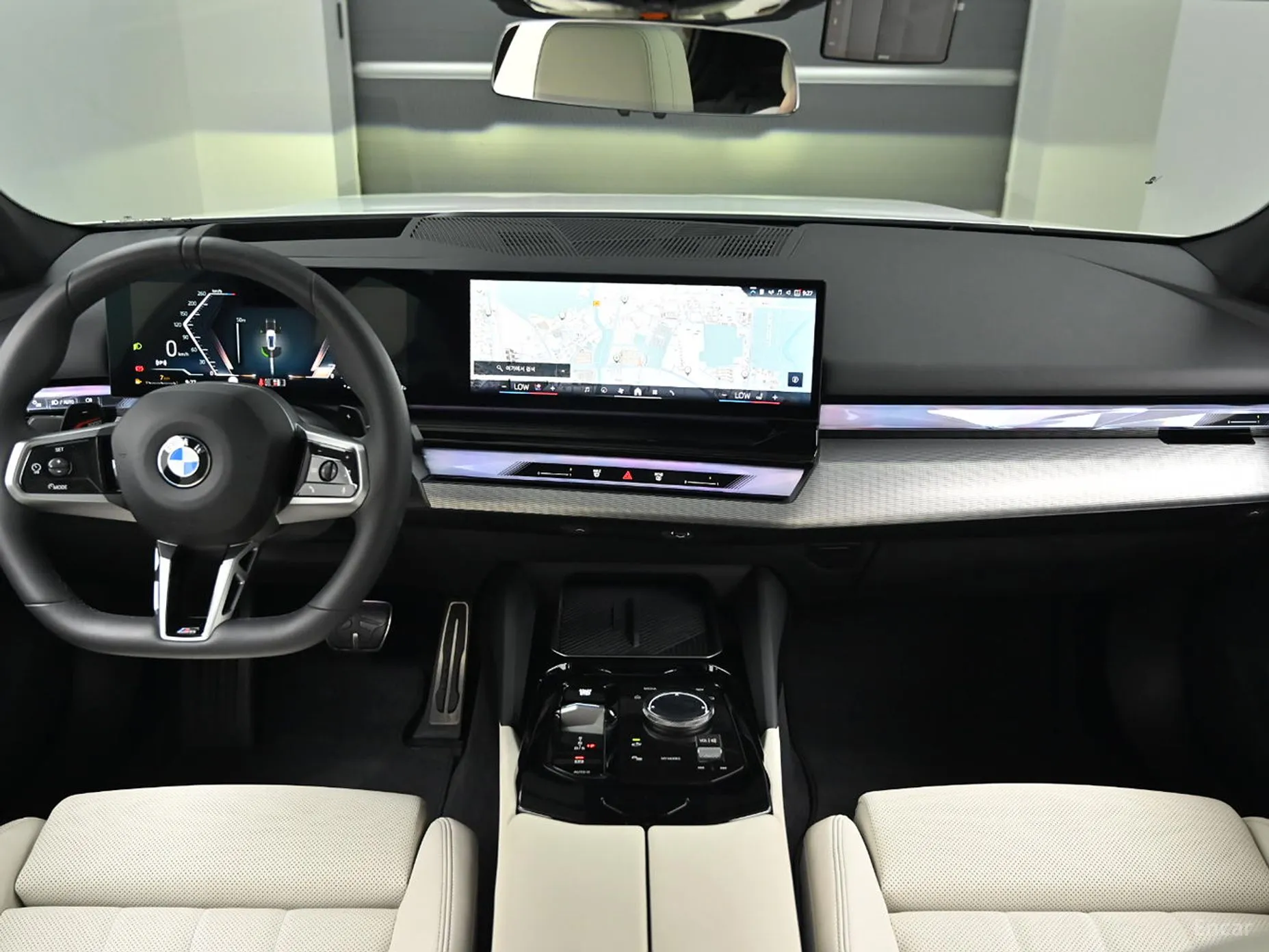 BMW 5 Series (G60) превью 6
