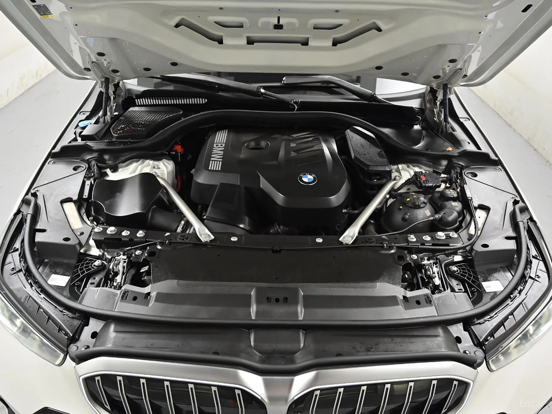 BMW 5 Series (G60) превью 8