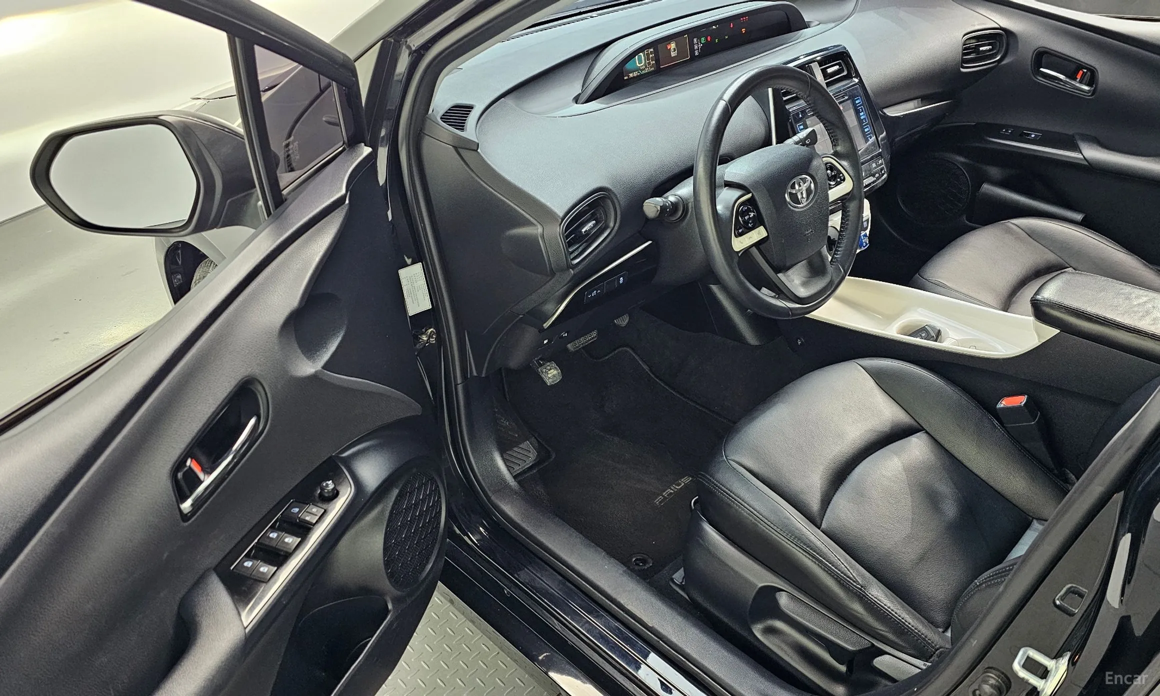 Toyota Prius 4th Generation превью 10