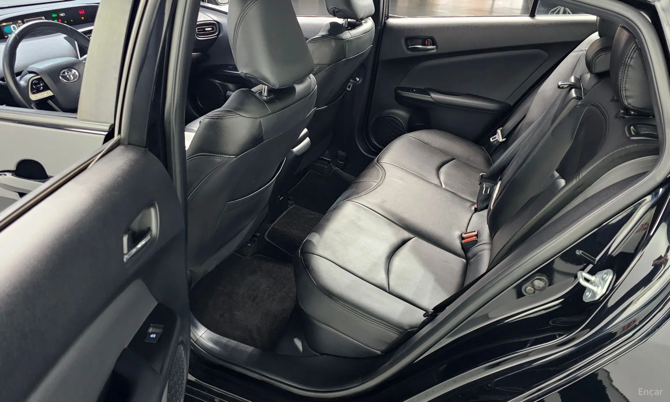 Toyota Prius 4th Generation превью 11