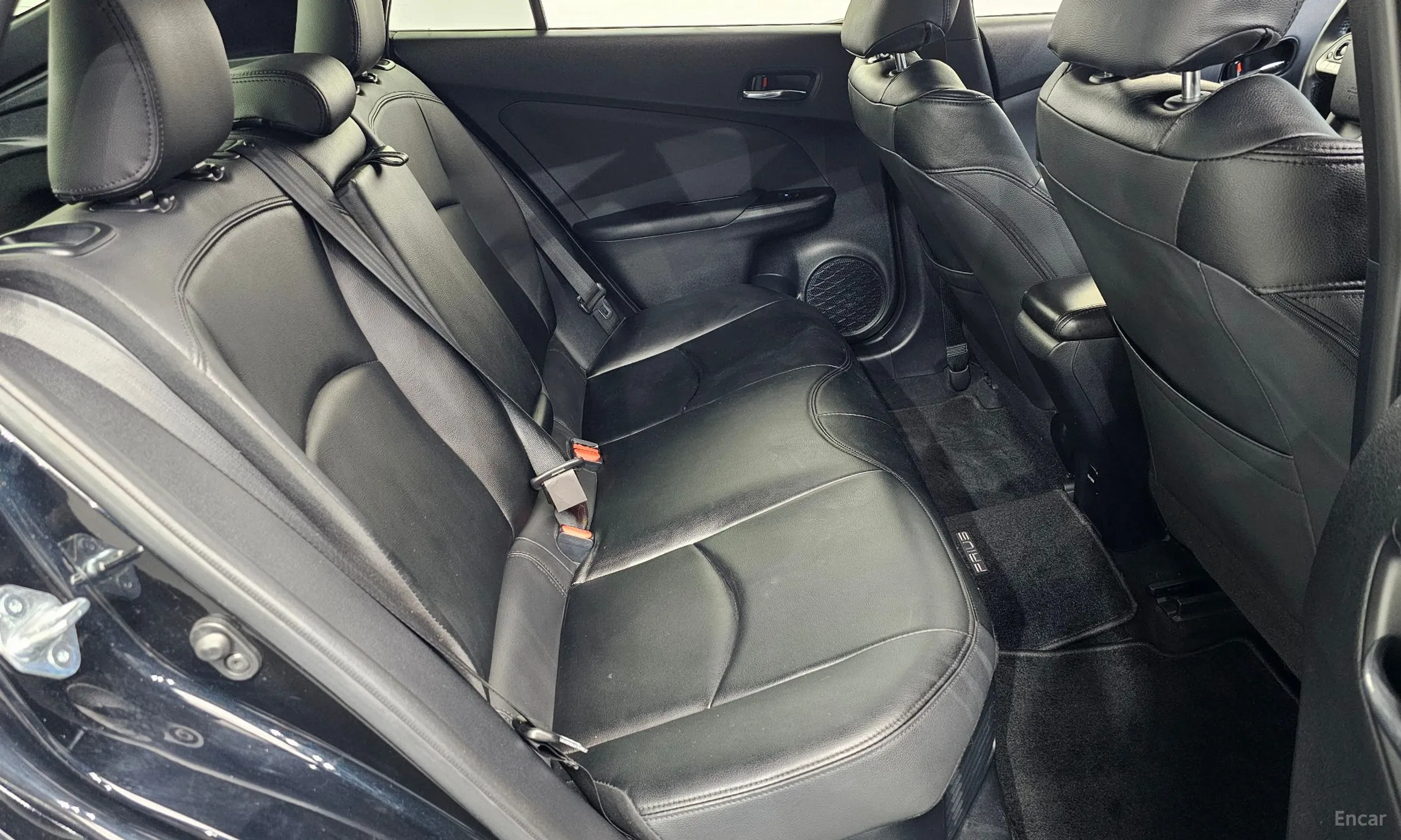 Toyota Prius 4th Generation превью 12