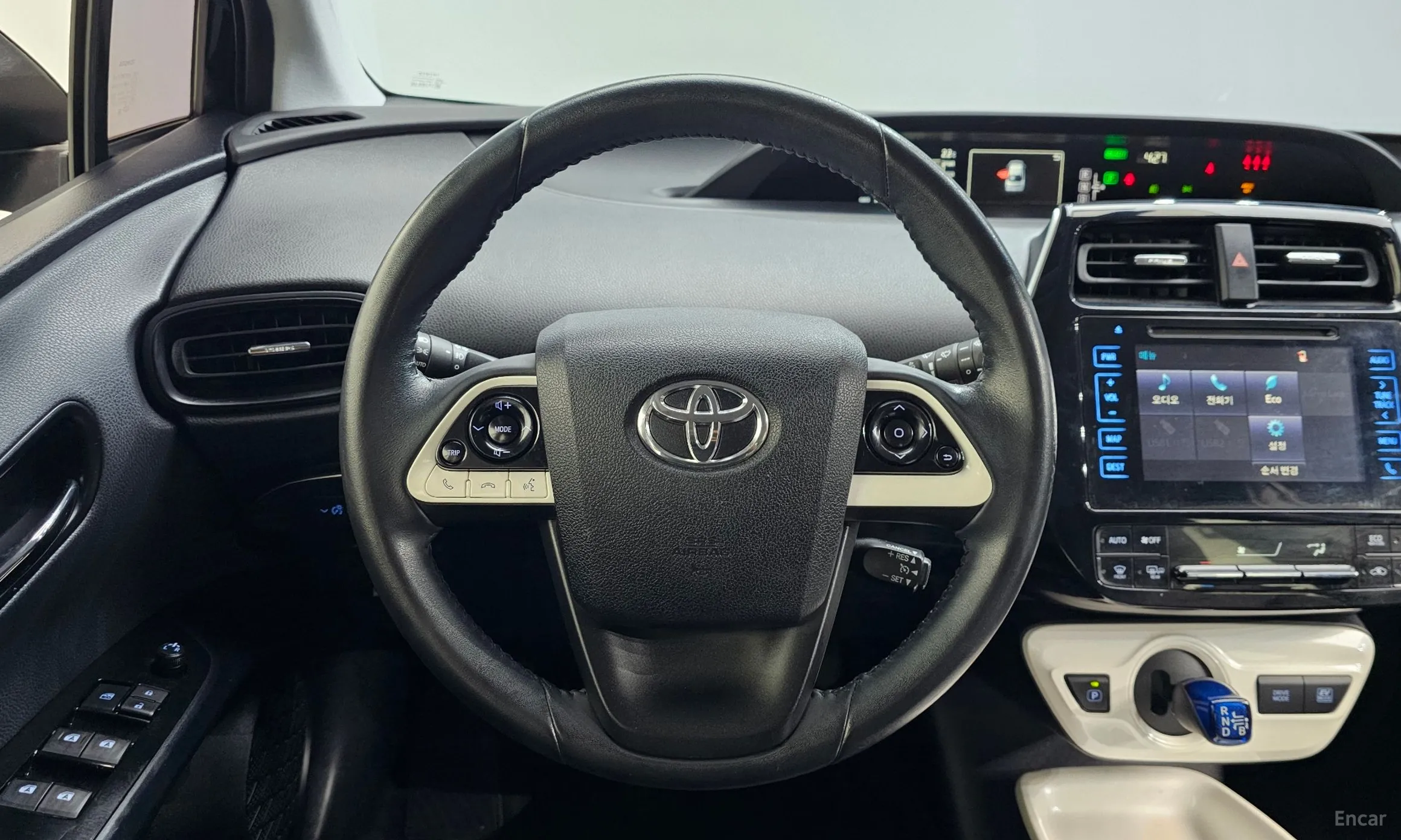 Toyota Prius 4th Generation превью 13