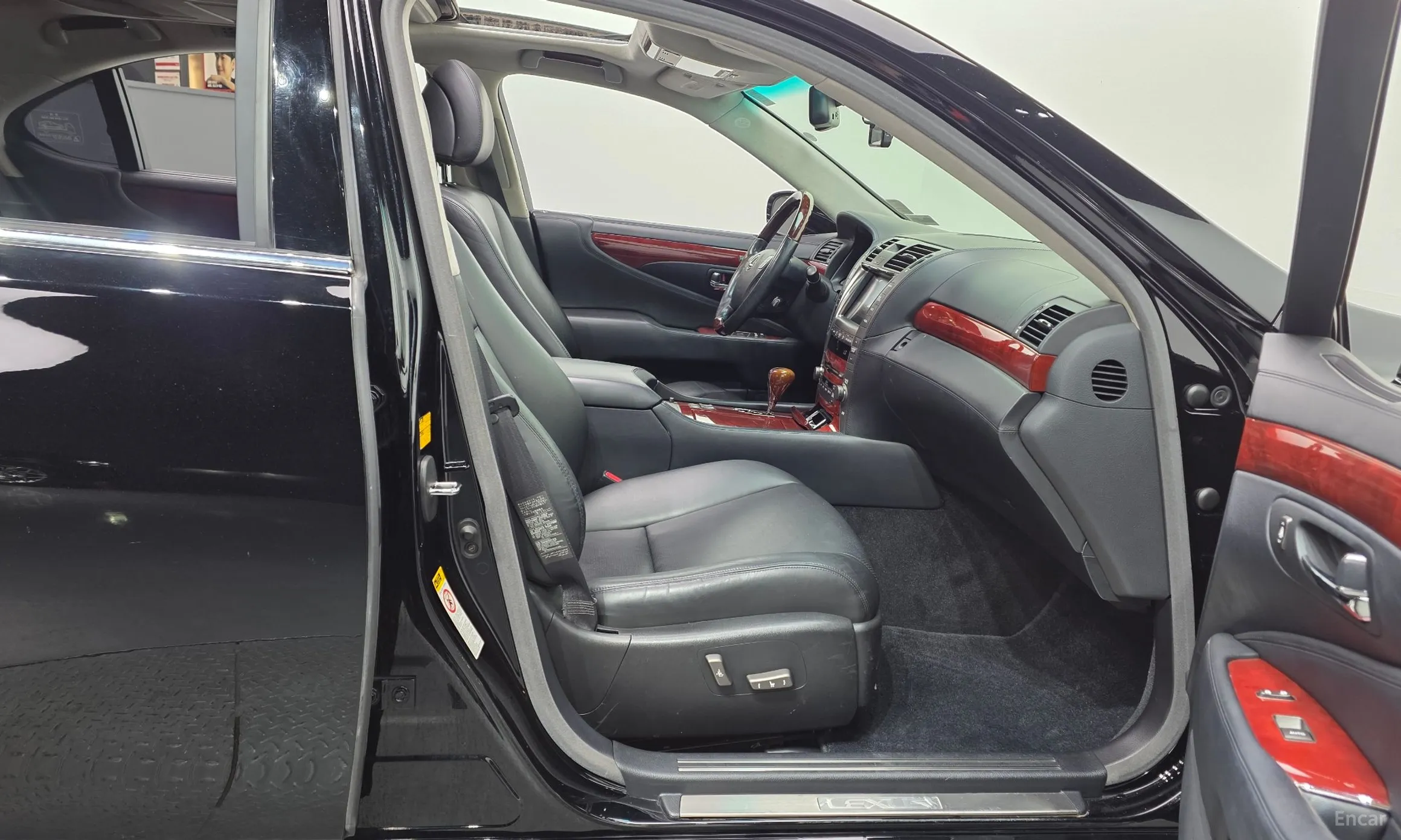 Lexus LS600hL превью 11
