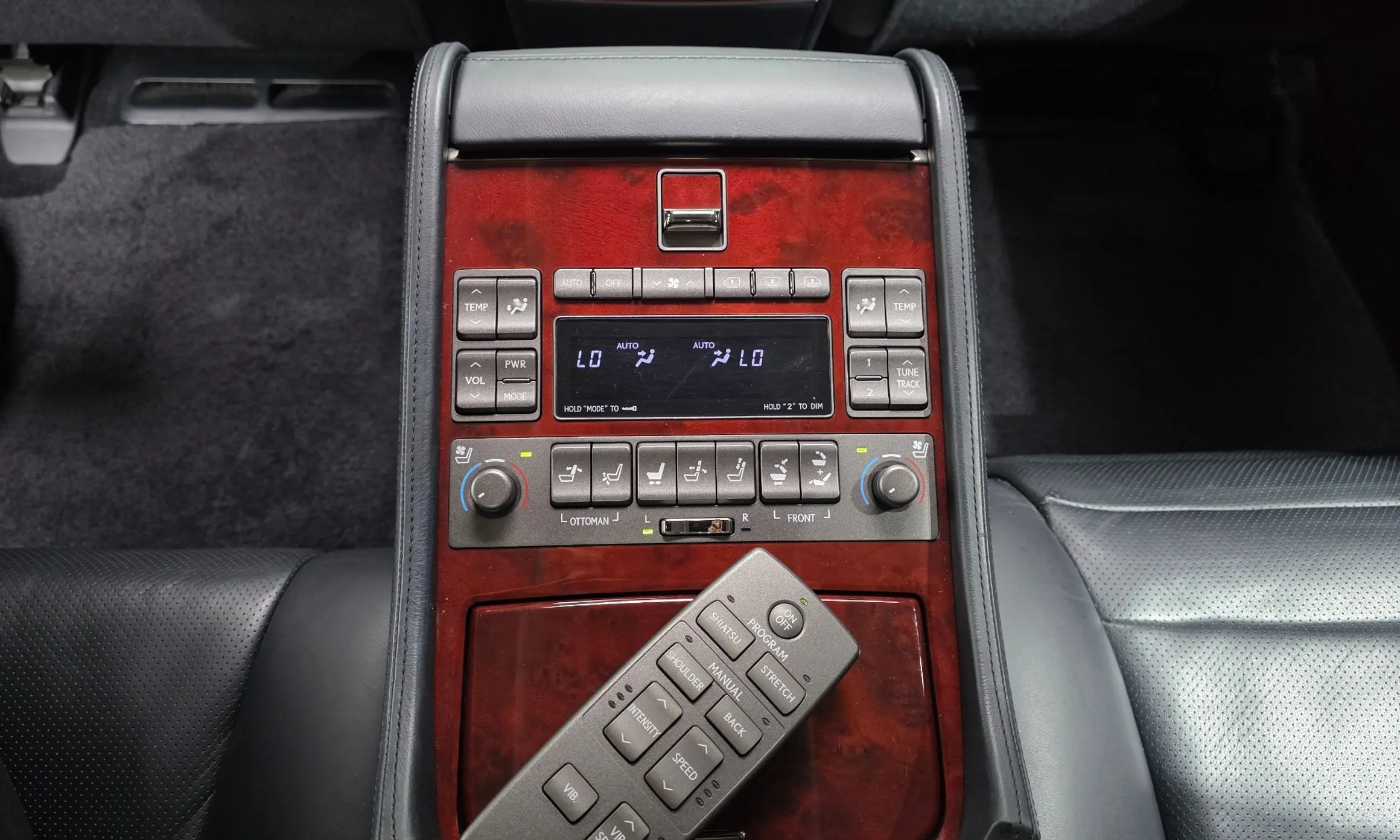 Lexus LS600hL превью 19