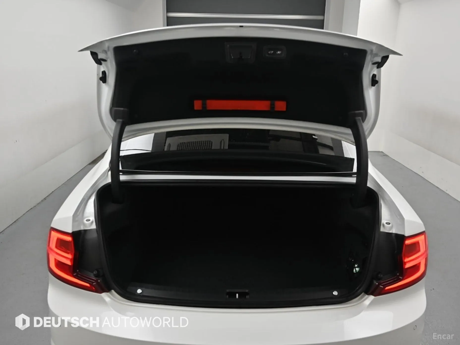 Volvo S90 превью 19