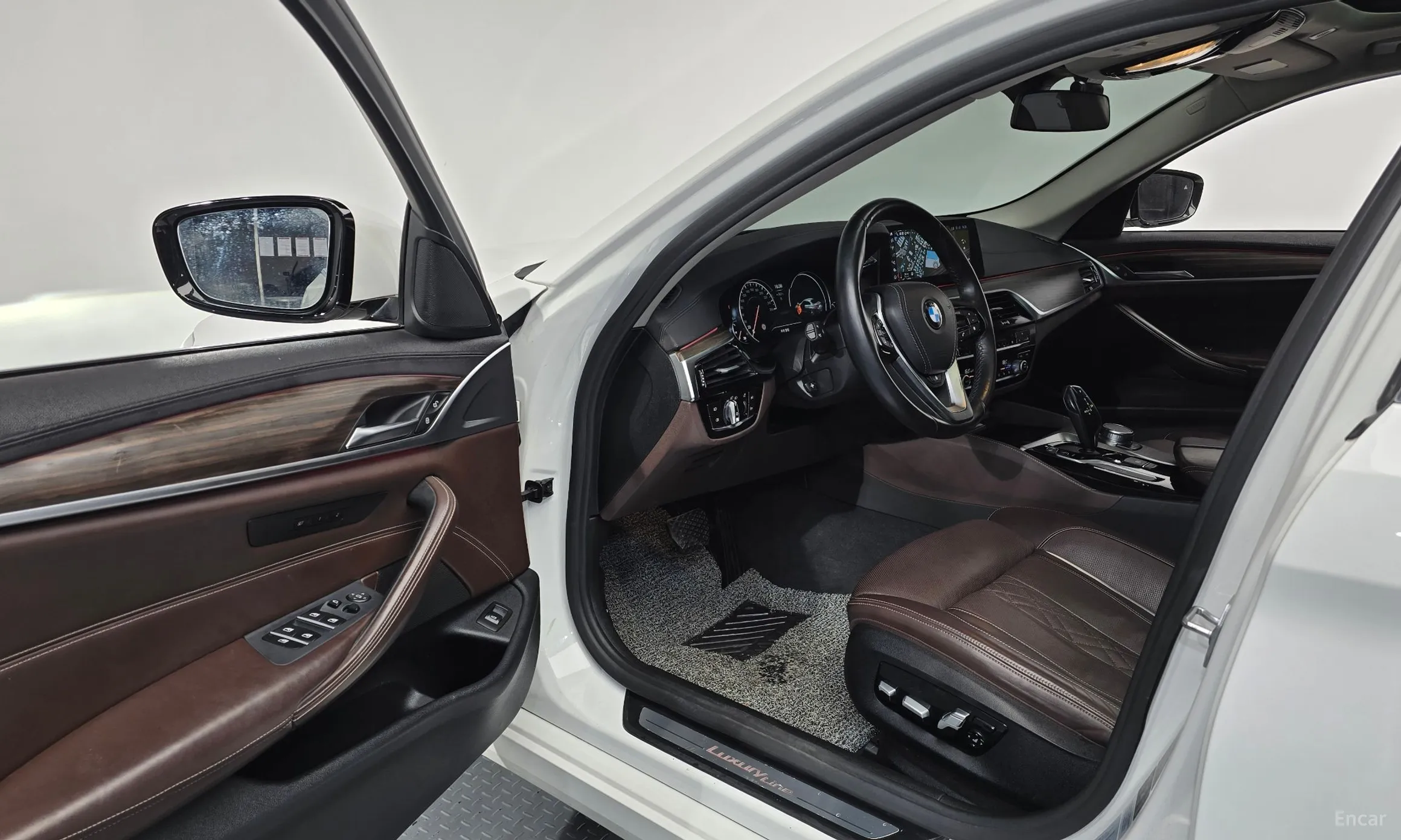 BMW 5 Series (G30) превью 10