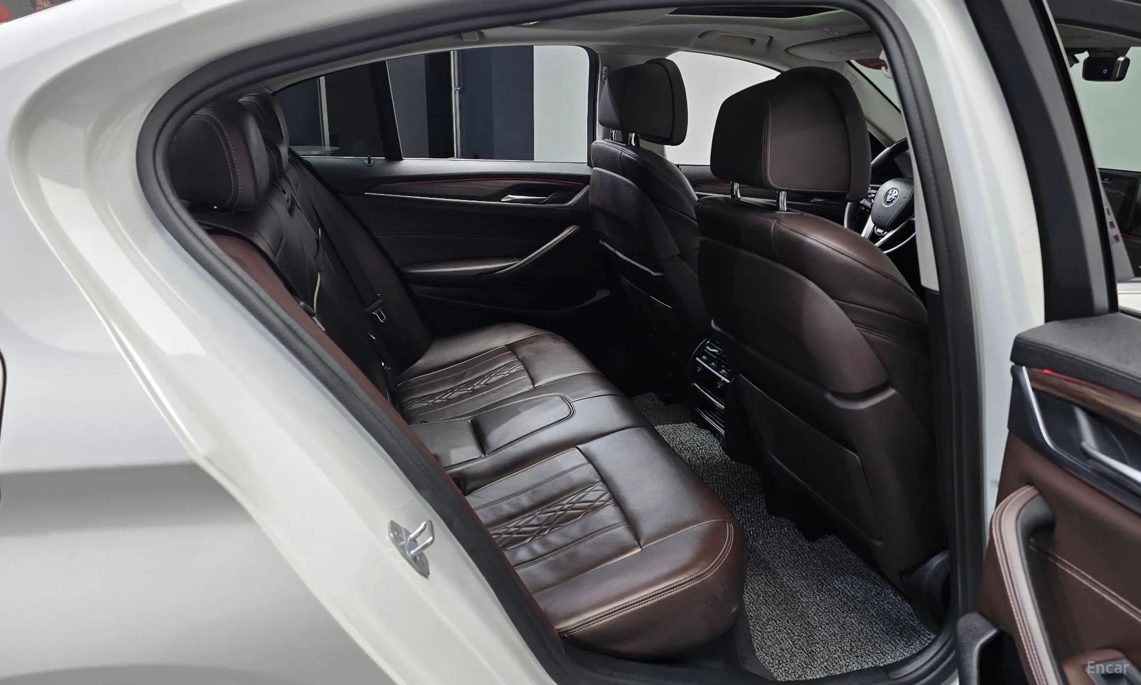 BMW 5 Series (G30) превью 11