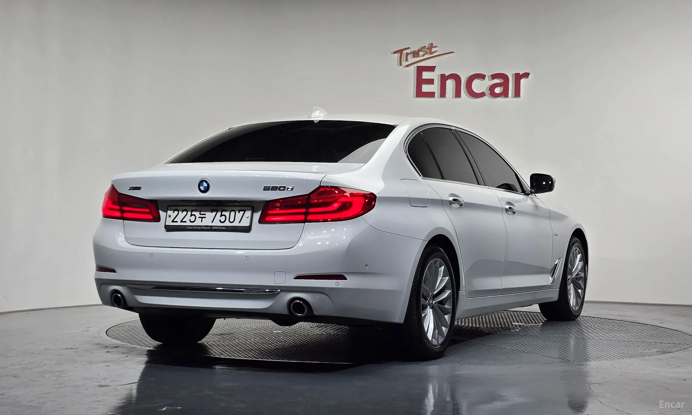 BMW 5 Series (G30) превью 2