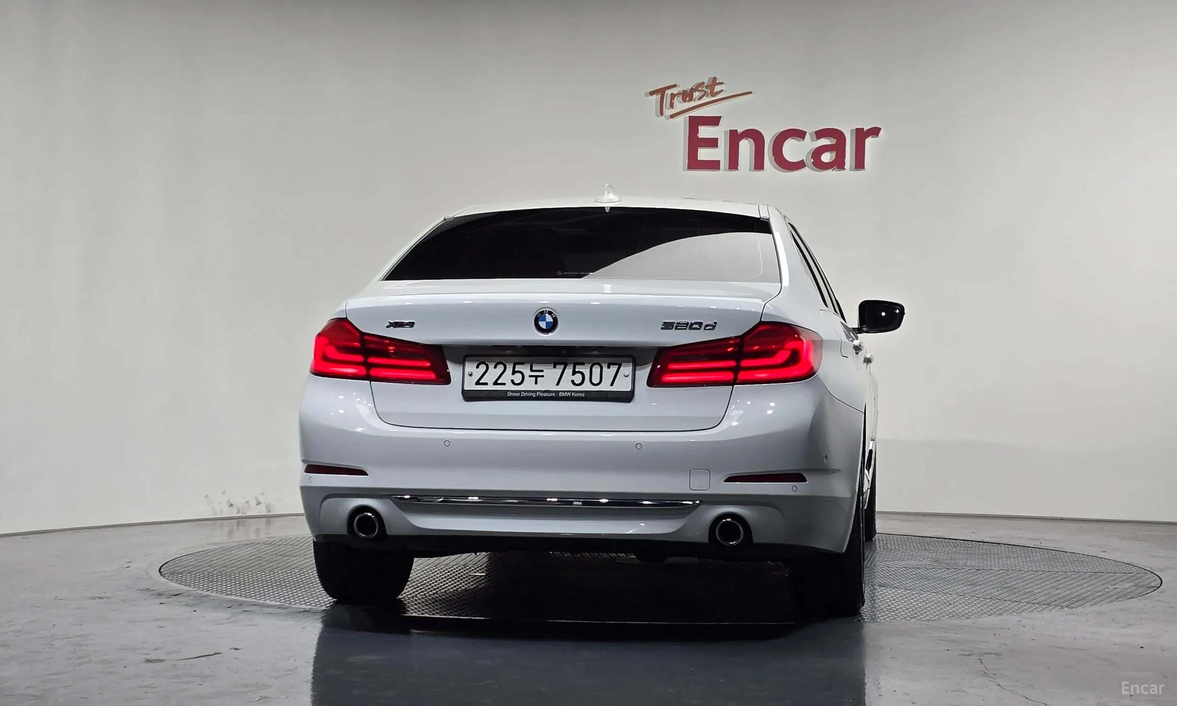 BMW 5 Series (G30) превью 4