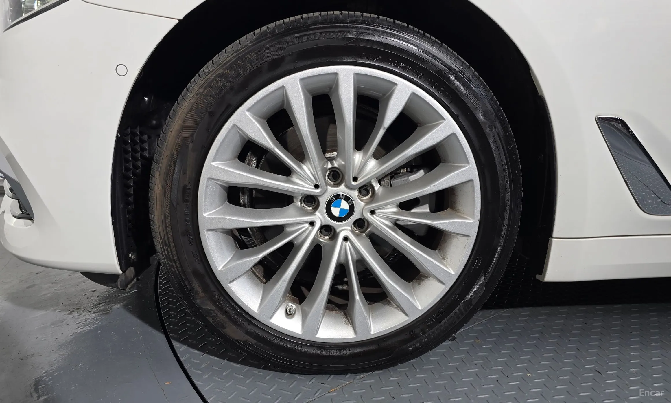 BMW 5 Series (G30) превью 5
