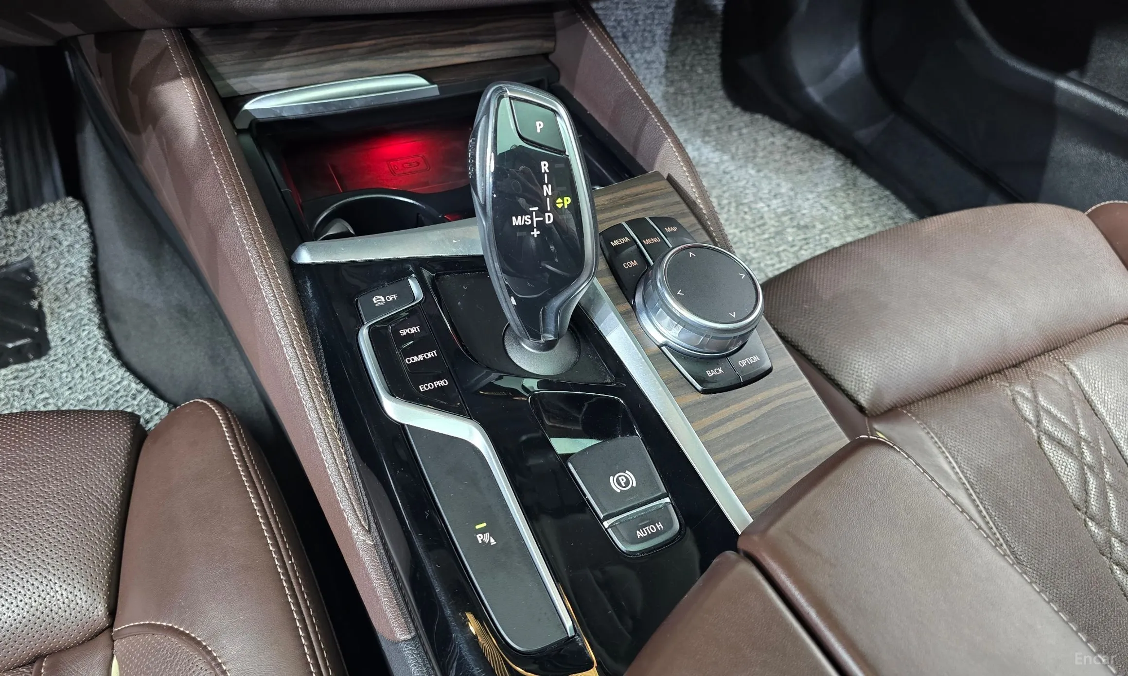 BMW 5 Series (G30) превью 9